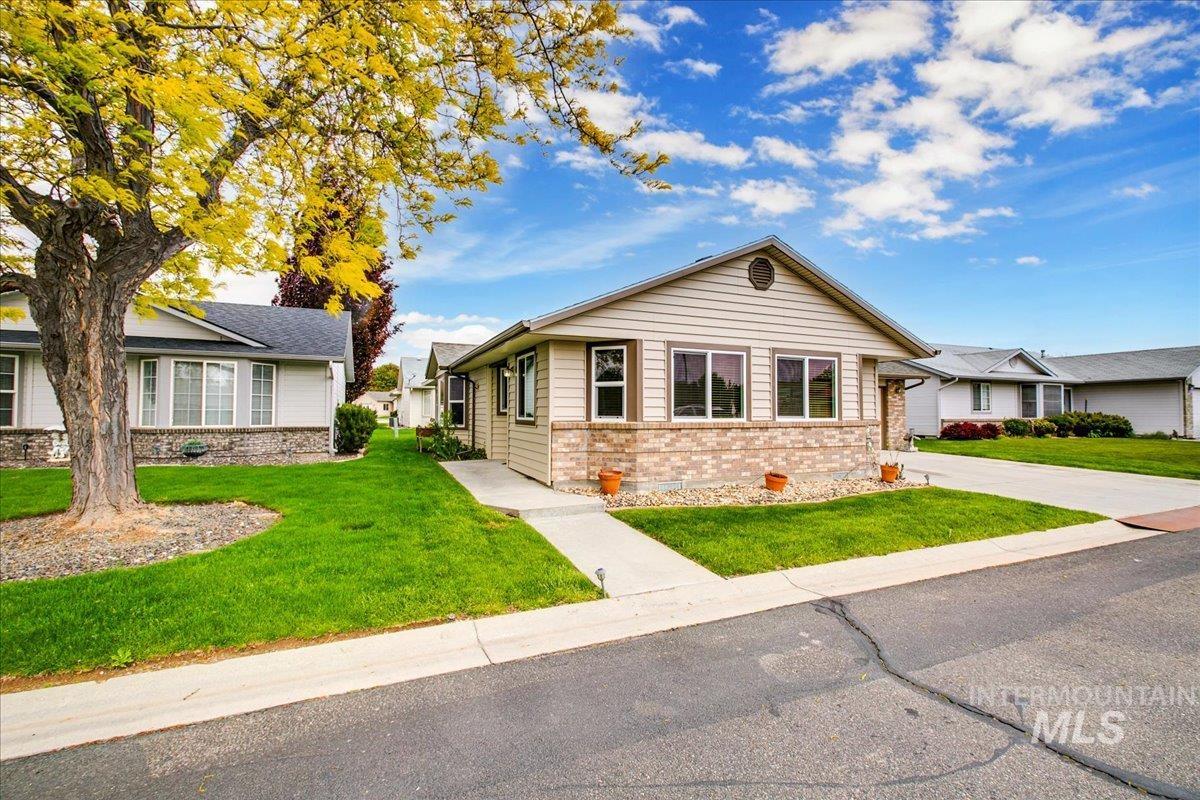 716 W Oxford Dr, Nampa, Idaho 83651, 2 Bedrooms, 2 Bathrooms, Residential For Sale, Price $279,000, 98961712