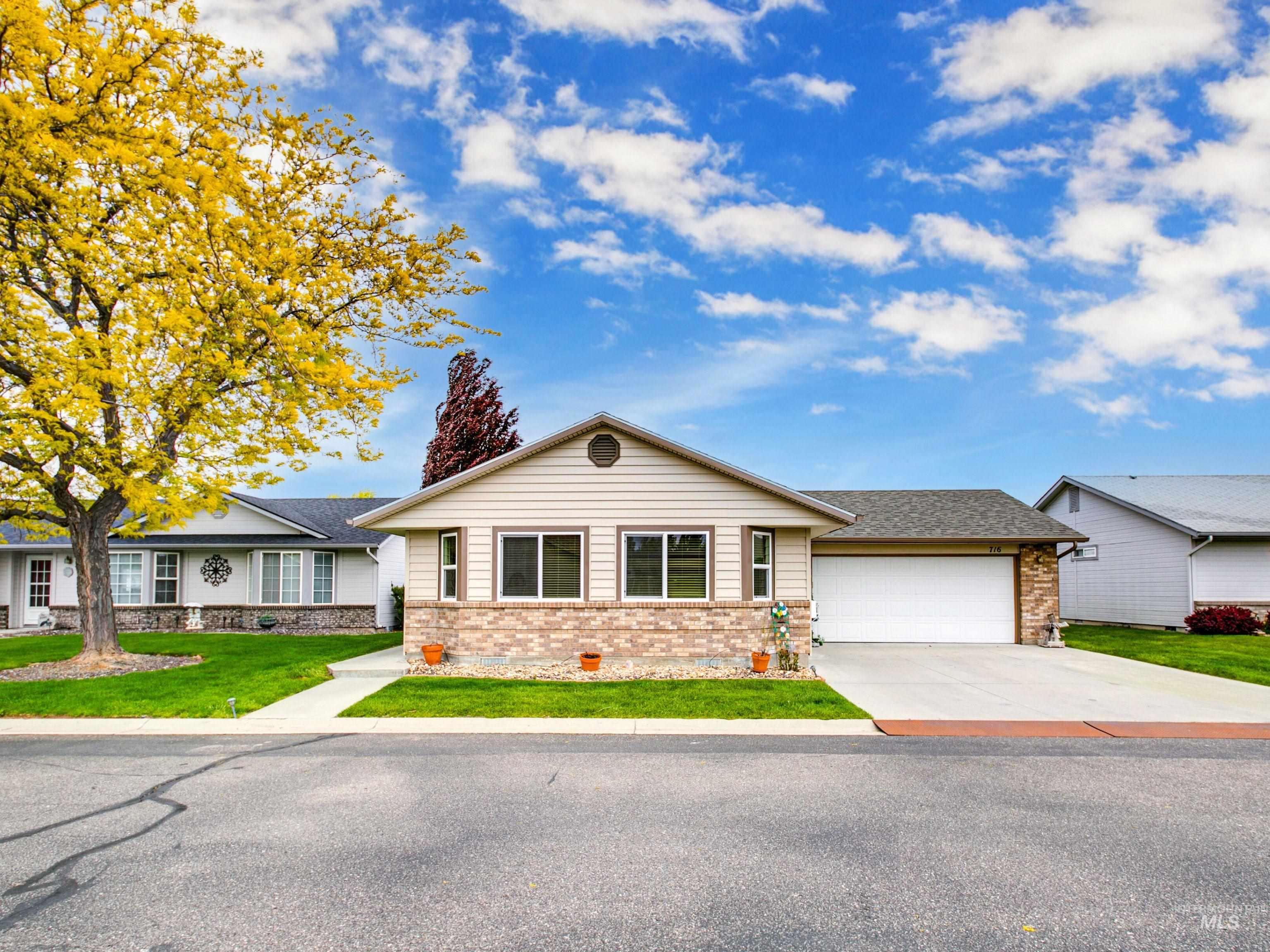 716 W Oxford Dr, Nampa, Idaho 83651, 2 Bedrooms, 2 Bathrooms, Residential For Sale, Price $279,000, 98961712
