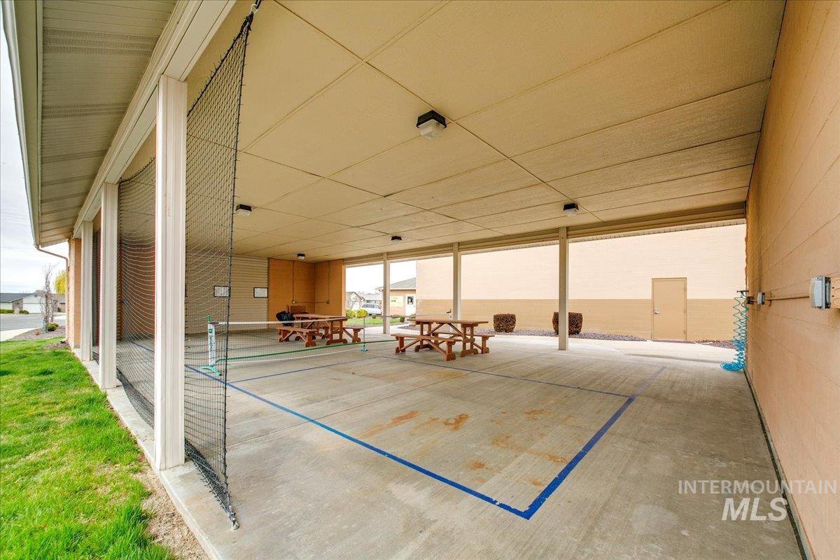 716 W Oxford Dr, Nampa, Idaho 83651, 2 Bedrooms, 2 Bathrooms, Residential For Sale, Price $279,000, 98961712
