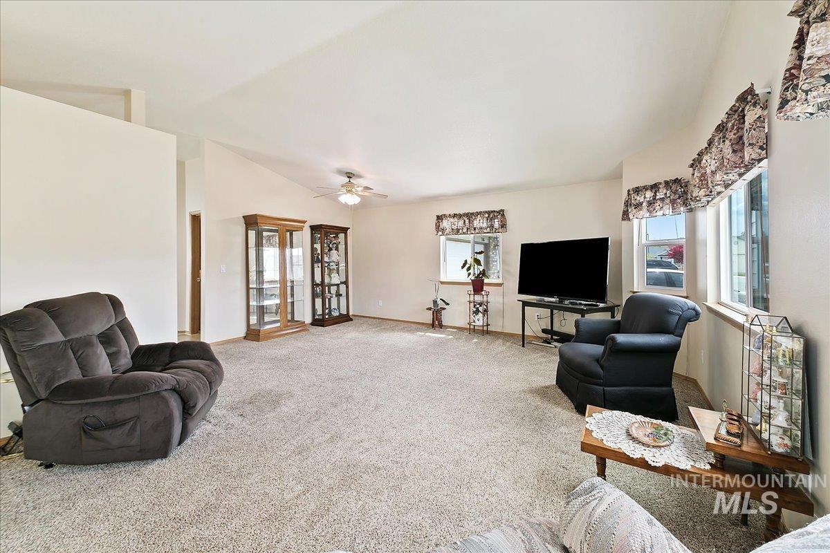 716 W Oxford Dr, Nampa, Idaho 83651, 2 Bedrooms, 2 Bathrooms, Residential For Sale, Price $279,000, 98961712
