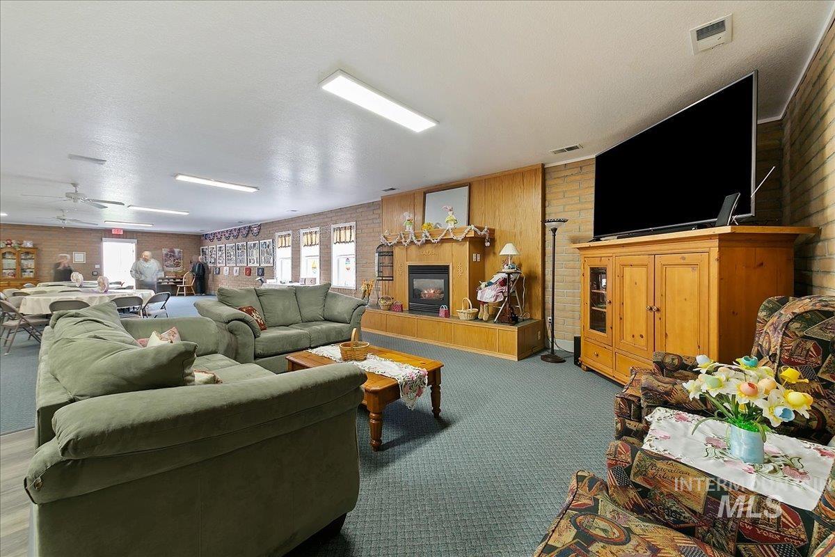 716 W Oxford Dr, Nampa, Idaho 83651, 2 Bedrooms, 2 Bathrooms, Residential For Sale, Price $279,000, 98961712