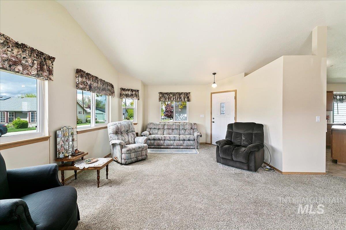 716 W Oxford Dr, Nampa, Idaho 83651, 2 Bedrooms, 2 Bathrooms, Residential For Sale, Price $279,000, 98961712