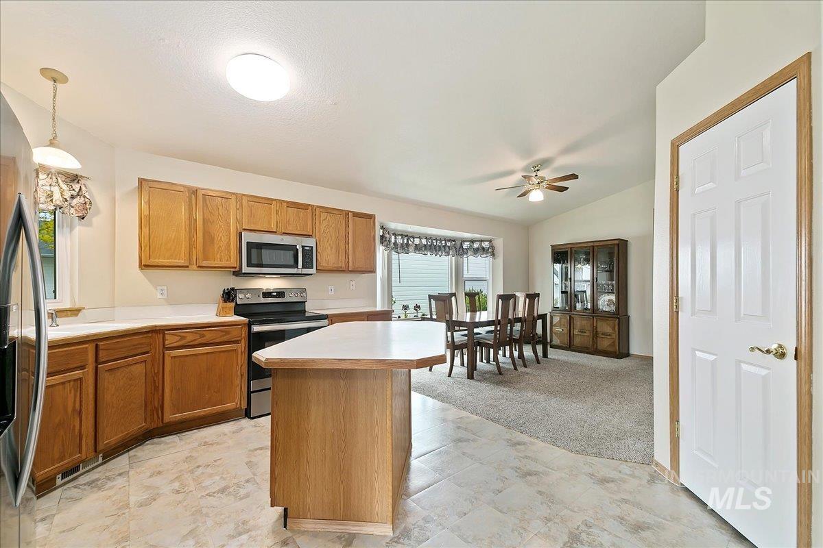 716 W Oxford Dr, Nampa, Idaho 83651, 2 Bedrooms, 2 Bathrooms, Residential For Sale, Price $279,000, 98961712