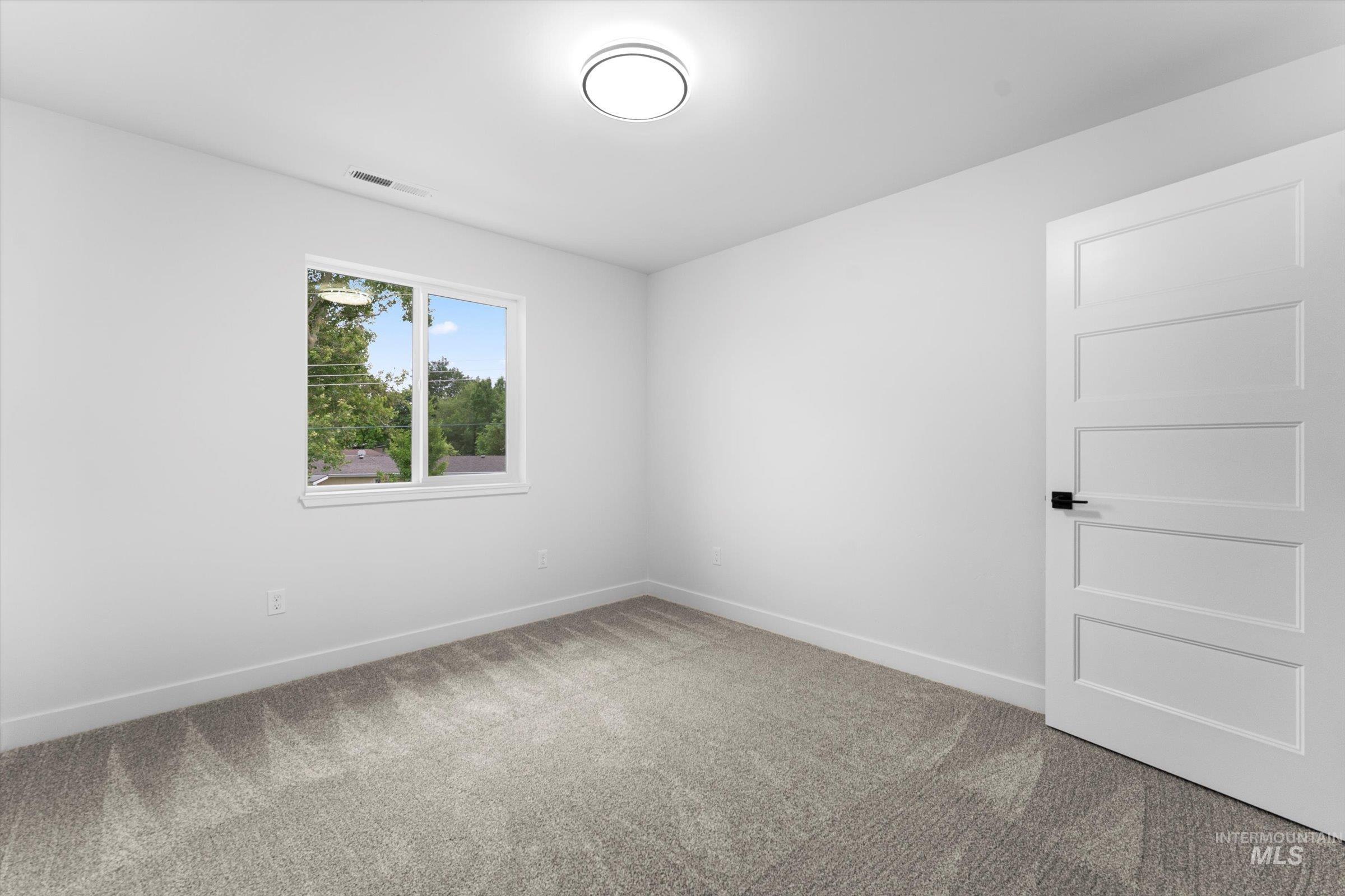 Empty room with light carpet