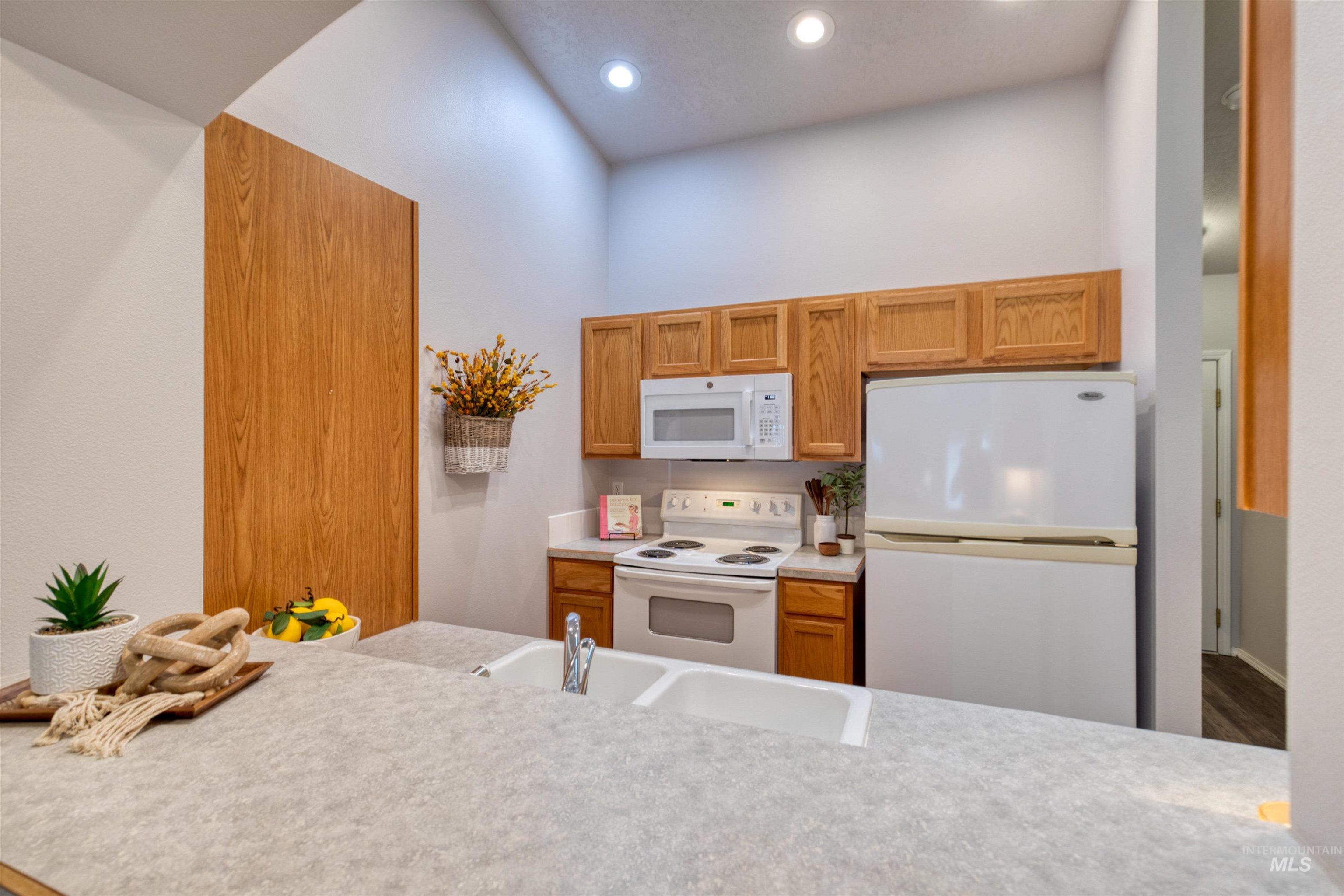 99 E Waterbury Ln, Meridian, Idaho 83646, 2 Bedrooms, 2 Bathrooms, Residential For Sale, Price $310,000, 98961721