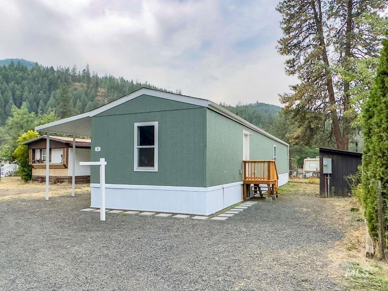 View of outbuilding featuring a forest view