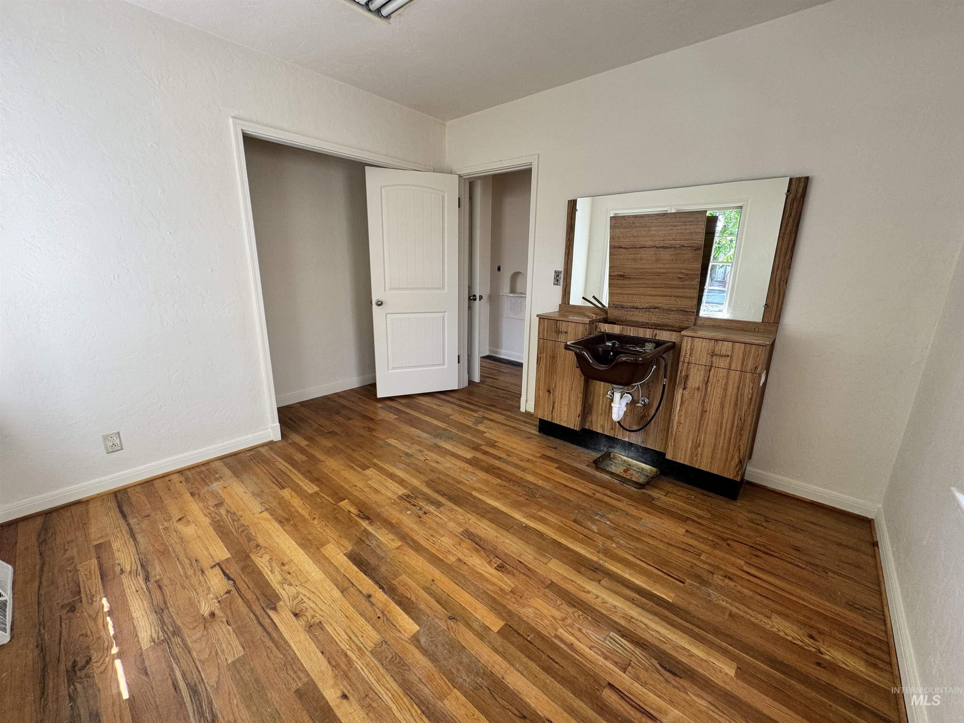 1115 11th Avenue East, Twin Falls, Idaho 83301, 3 Bedrooms, Business/Commercial For Sale, Price $249,900, 98961730