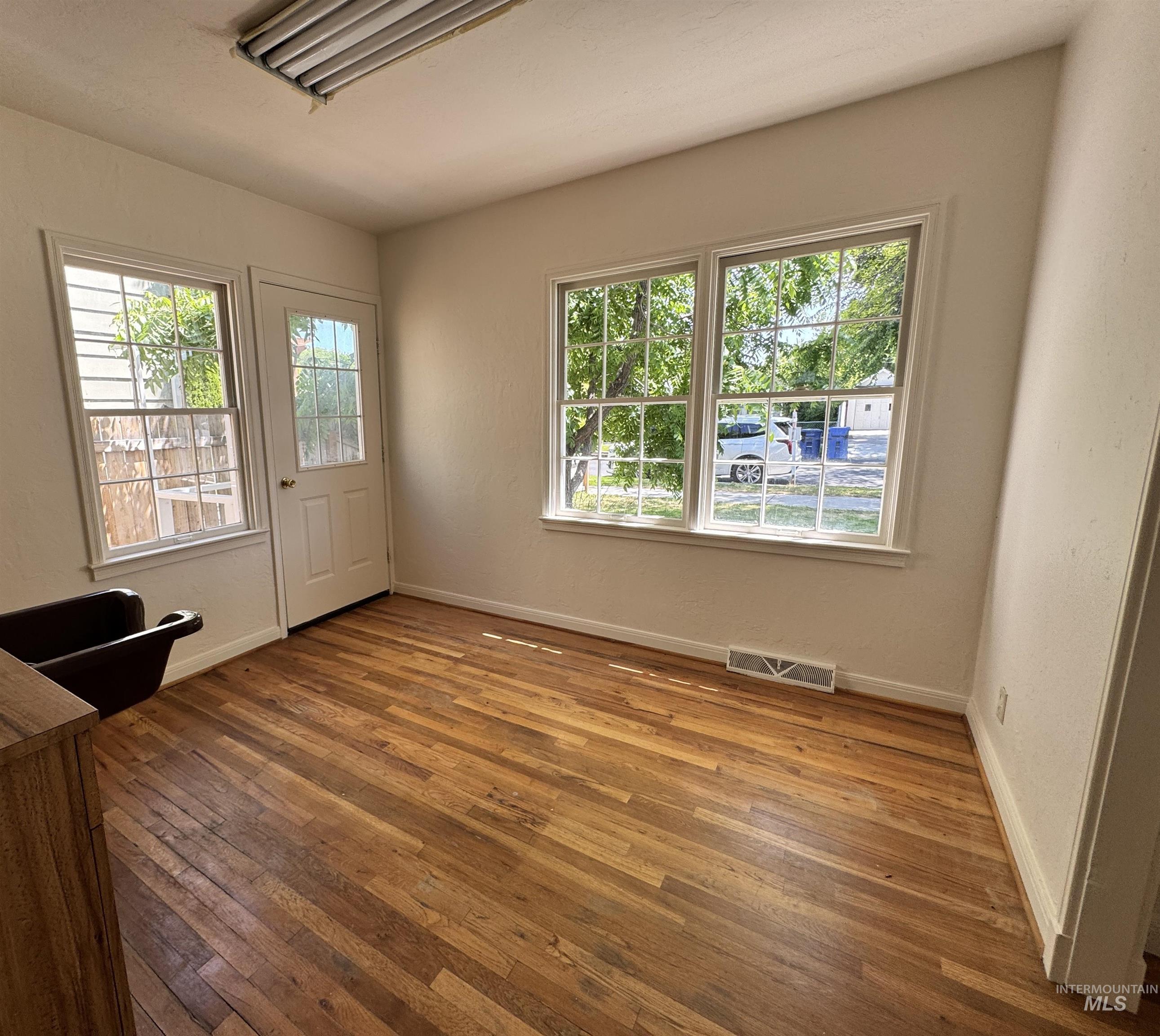 1115 11th Avenue East, Twin Falls, Idaho 83301, 3 Bedrooms, Business/Commercial For Sale, Price $249,900, 98961730