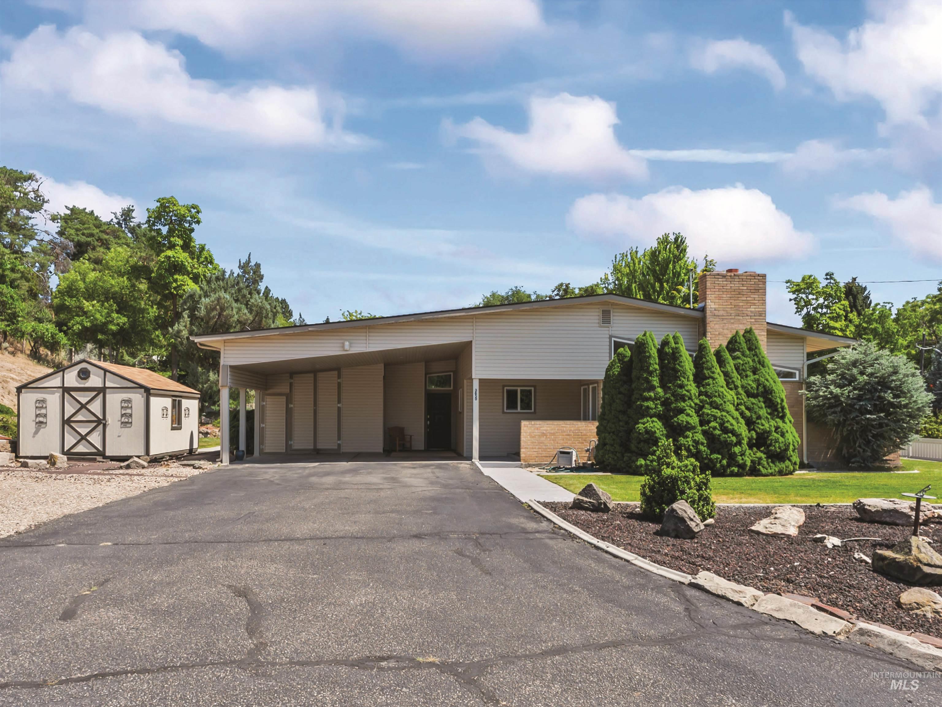 3850 W Hill Rd, Boise, Idaho 83703-4224, 3 Bedrooms, 2 Bathrooms, Residential Income For Sale, Price $699,900, 98961780