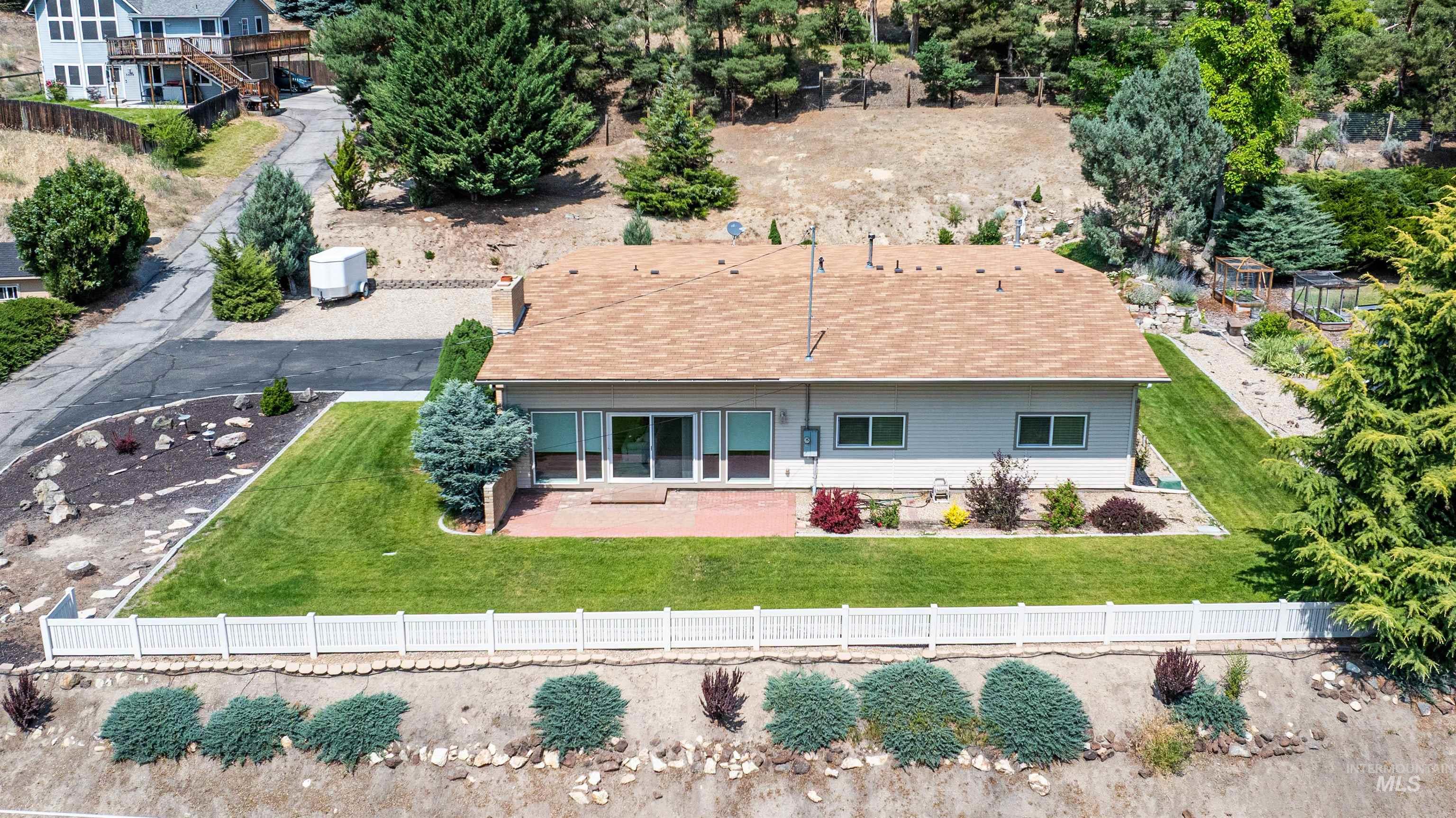 3850 W Hill Rd, Boise, Idaho 83703-4224, 3 Bedrooms, 2 Bathrooms, Residential Income For Sale, Price $699,900, 98961780