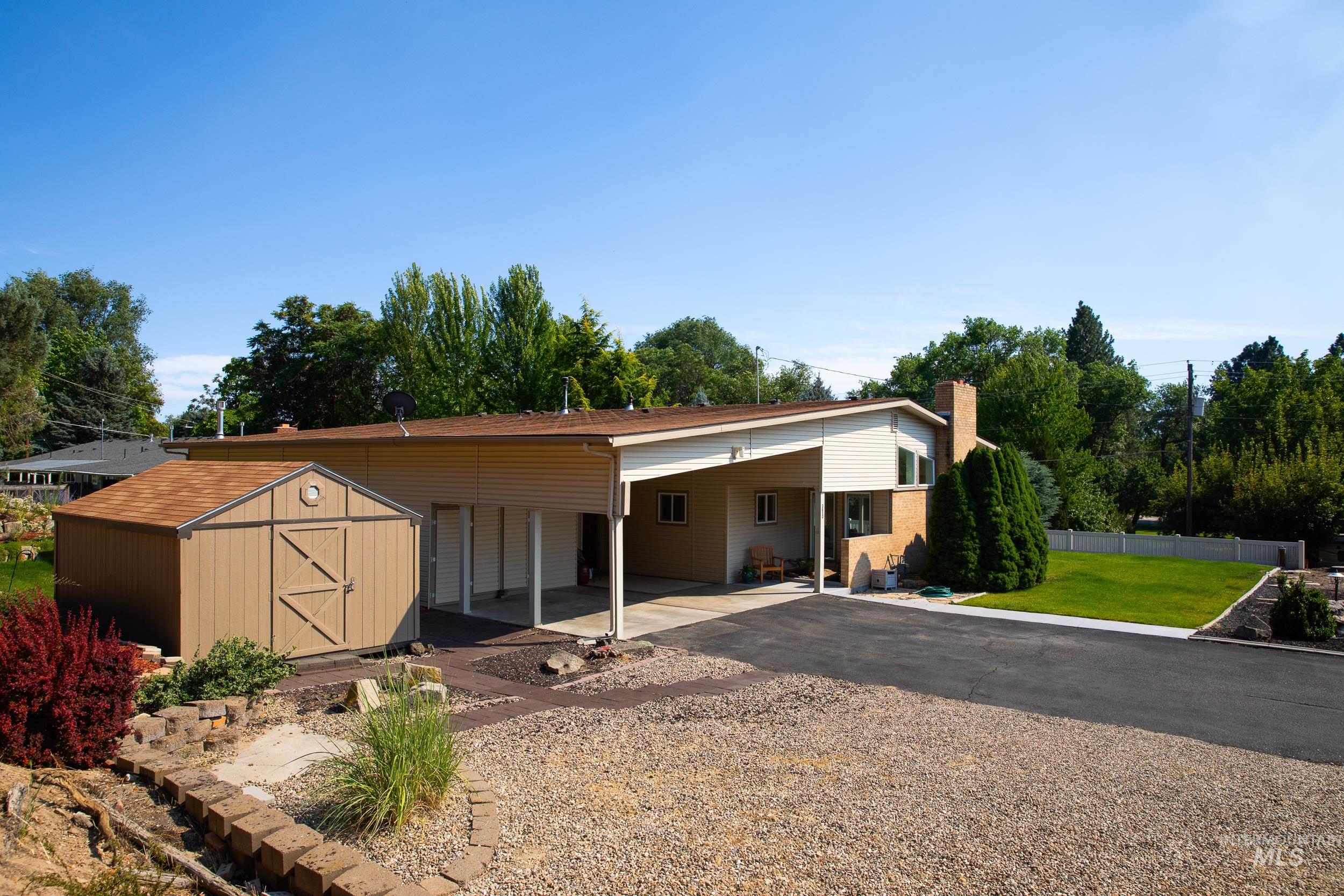 3850 W Hill Rd, Boise, Idaho 83703-4224, 3 Bedrooms, 2 Bathrooms, Residential Income For Sale, Price $699,900, 98961780