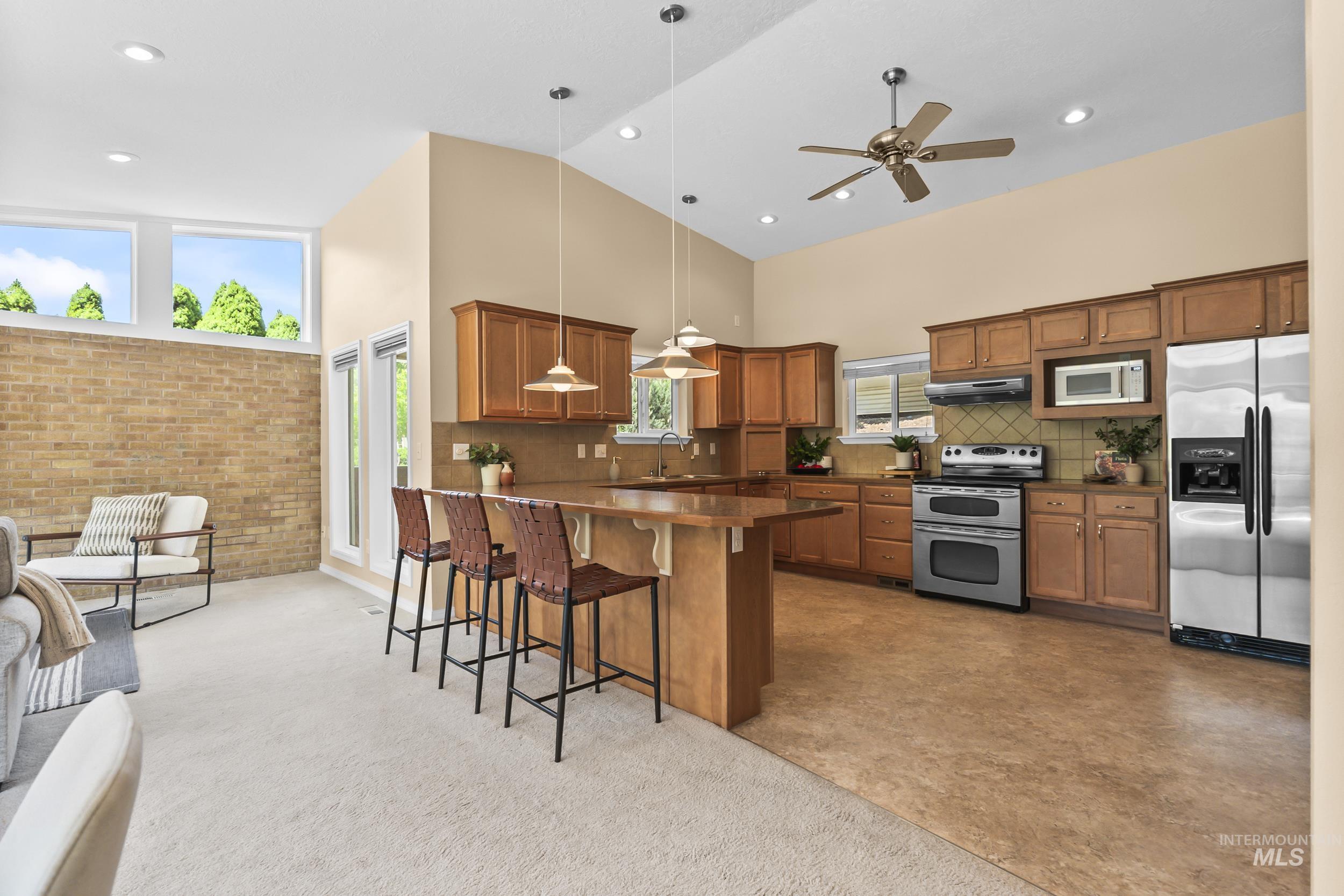 3850 W Hill Rd, Boise, Idaho 83703-4224, 3 Bedrooms, 2 Bathrooms, Residential Income For Sale, Price $699,900, 98961780