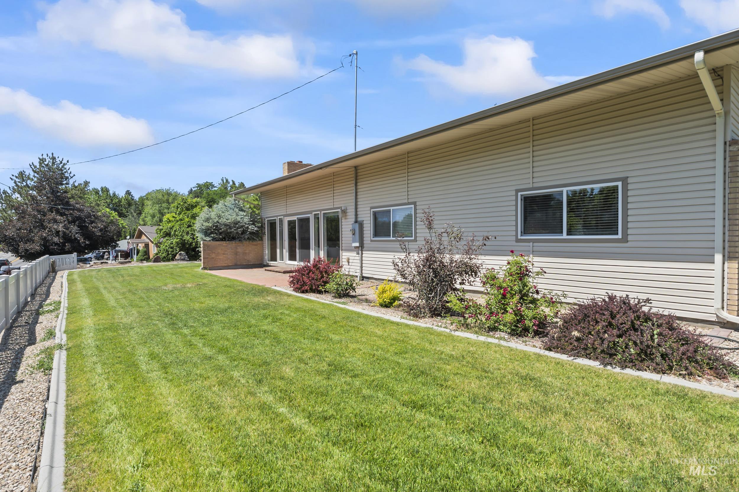 3850 W Hill Rd, Boise, Idaho 83703-4224, 3 Bedrooms, 2 Bathrooms, Residential Income For Sale, Price $699,900, 98961780