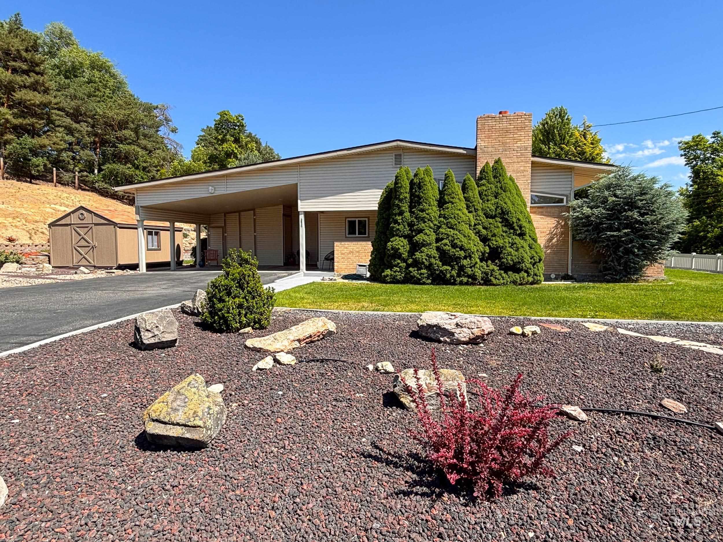 3850 W Hill Rd, Boise, Idaho 83703-4224, 3 Bedrooms, 2 Bathrooms, Residential Income For Sale, Price $699,900, 98961780