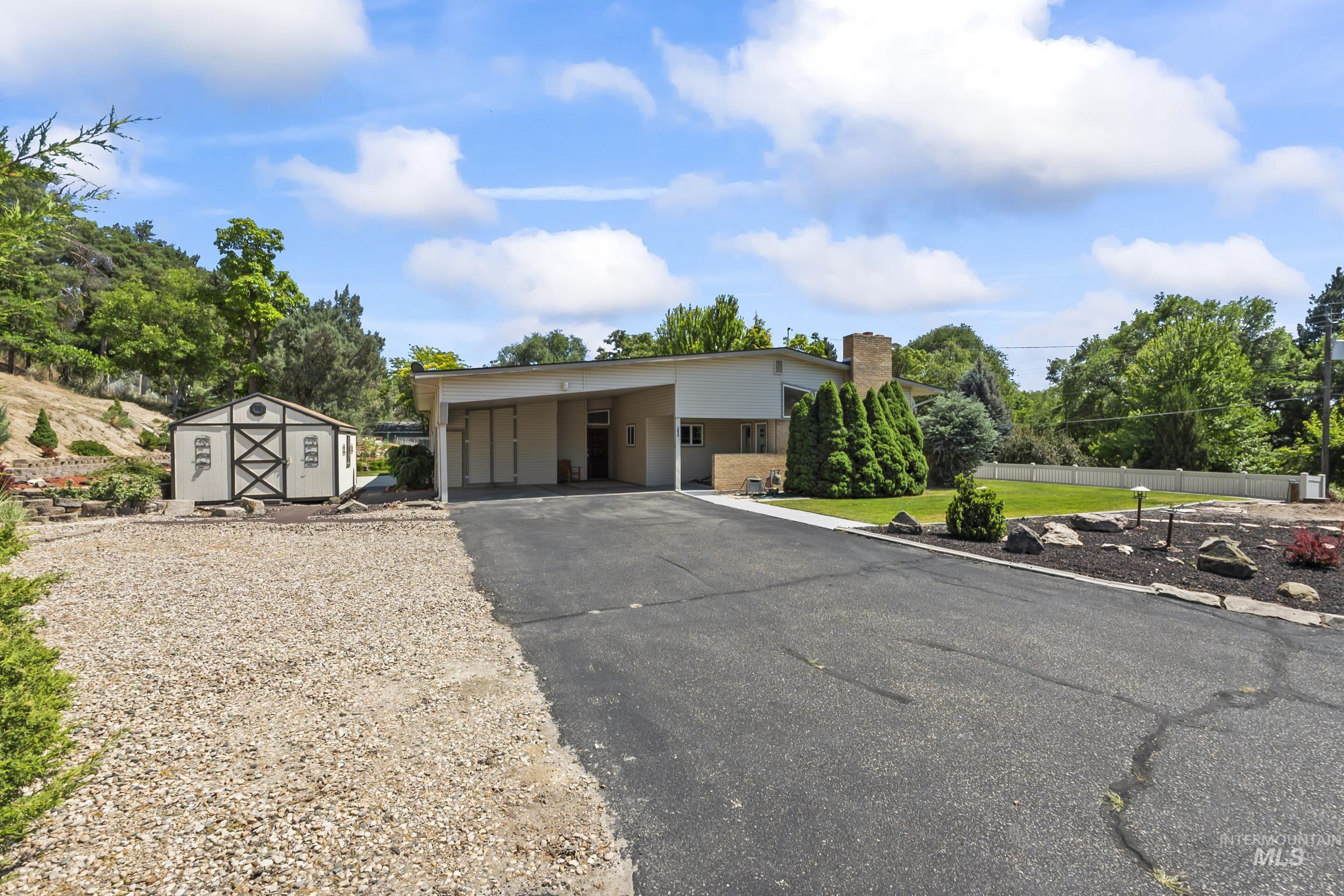 3850 W Hill Rd, Boise, Idaho 83703-4224, 3 Bedrooms, 2 Bathrooms, Residential Income For Sale, Price $699,900, 98961780