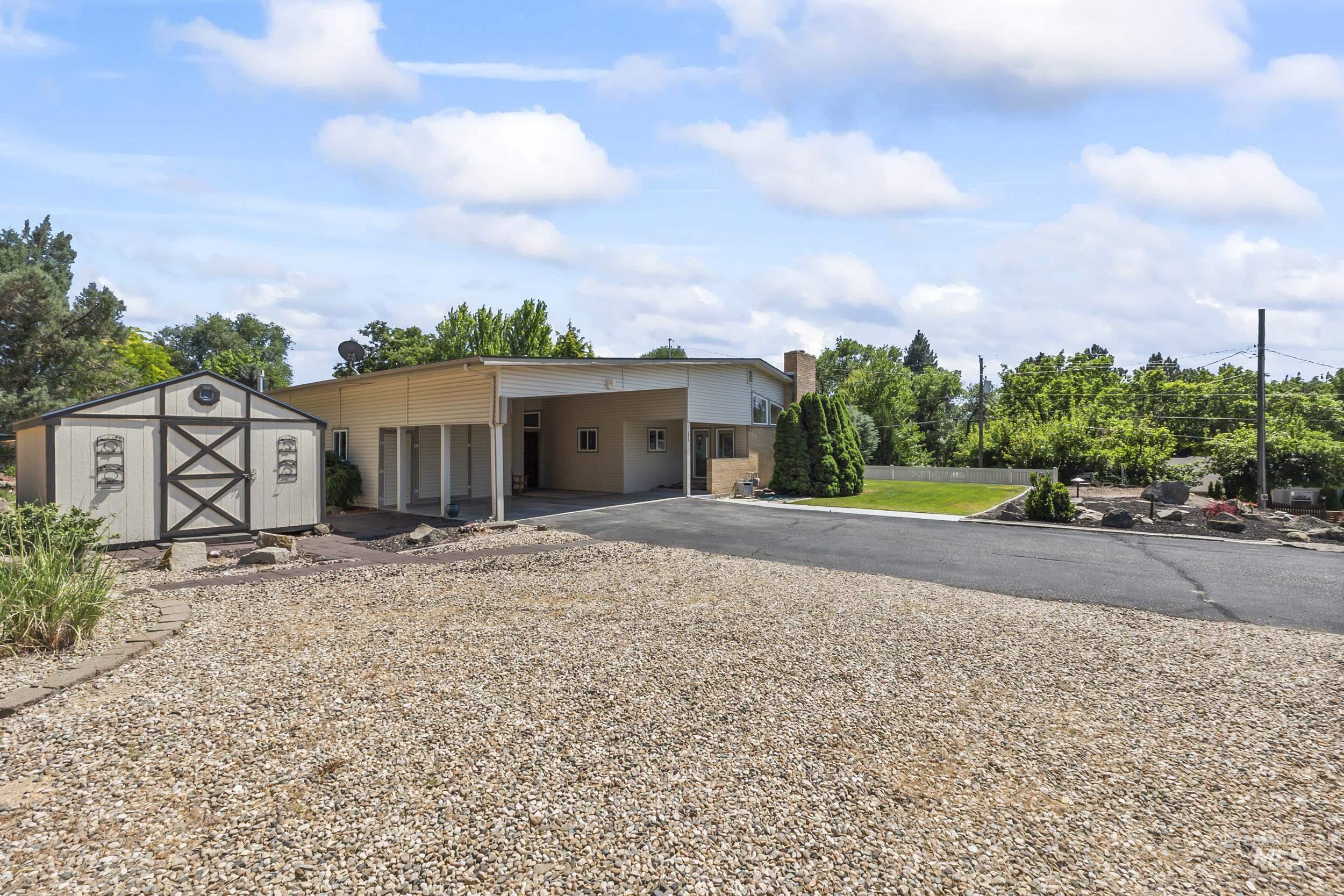 3850 W Hill Rd, Boise, Idaho 83703-4224, 3 Bedrooms, 2 Bathrooms, Residential Income For Sale, Price $699,900, 98961780