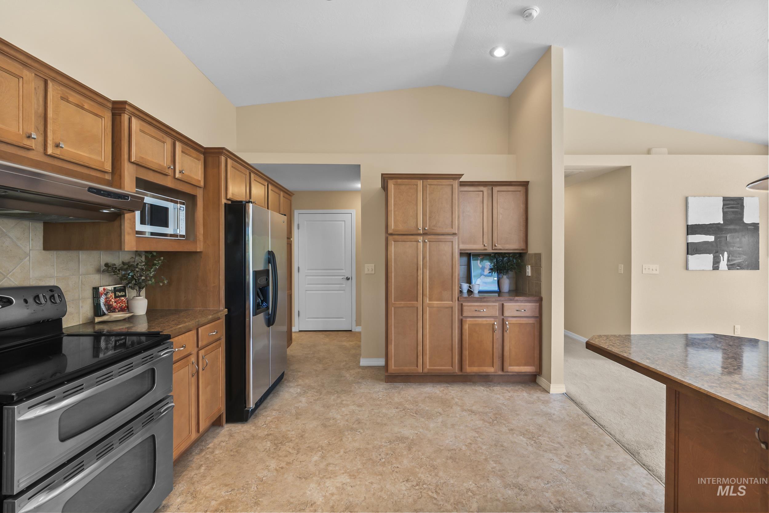 3850 W Hill Rd, Boise, Idaho 83703-4224, 3 Bedrooms, 2 Bathrooms, Residential Income For Sale, Price $699,900, 98961780