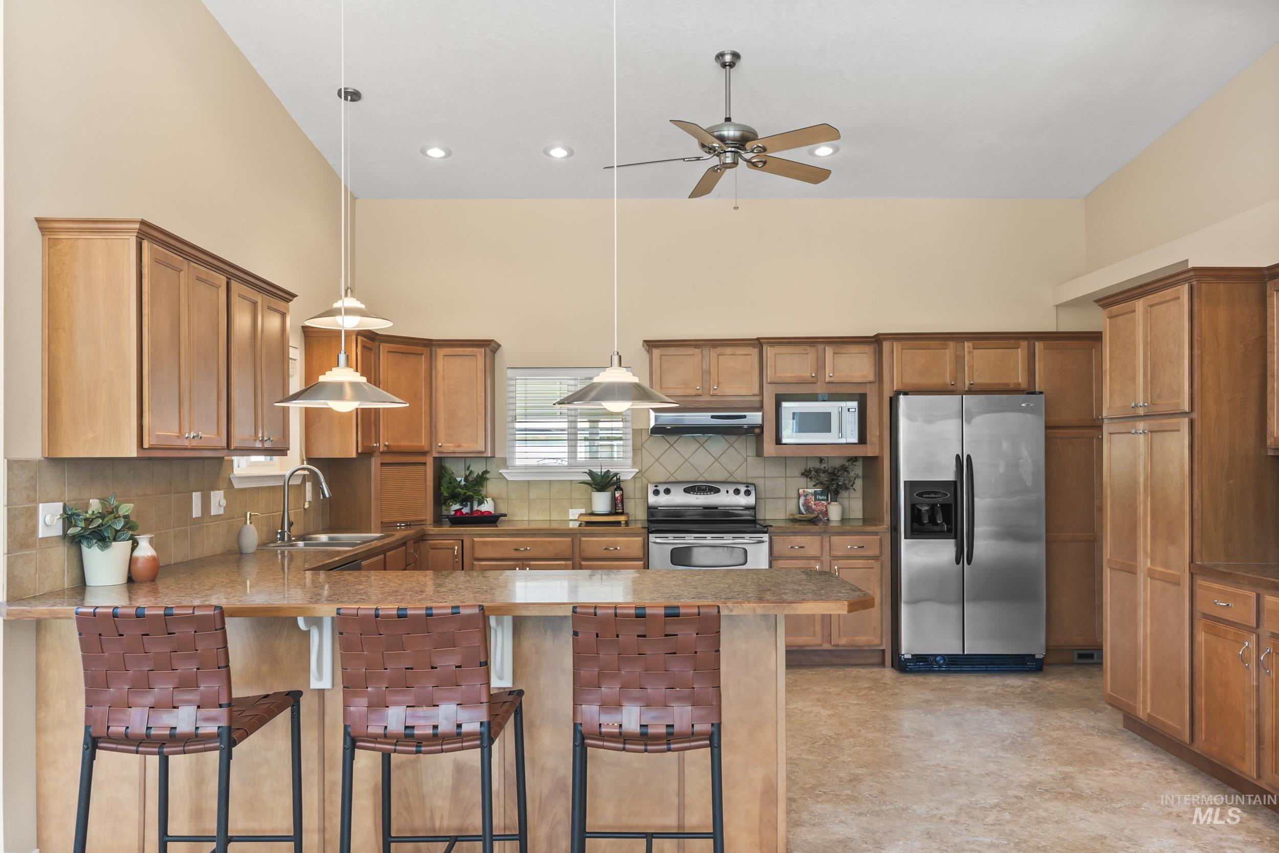 3850 W Hill Rd, Boise, Idaho 83703-4224, 3 Bedrooms, 2 Bathrooms, Residential Income For Sale, Price $699,900, 98961780