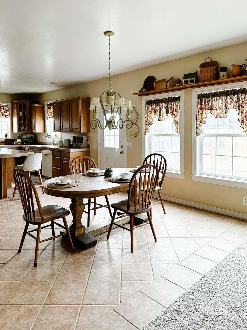 Dining area featuring a chandelier and light tile patterned floors