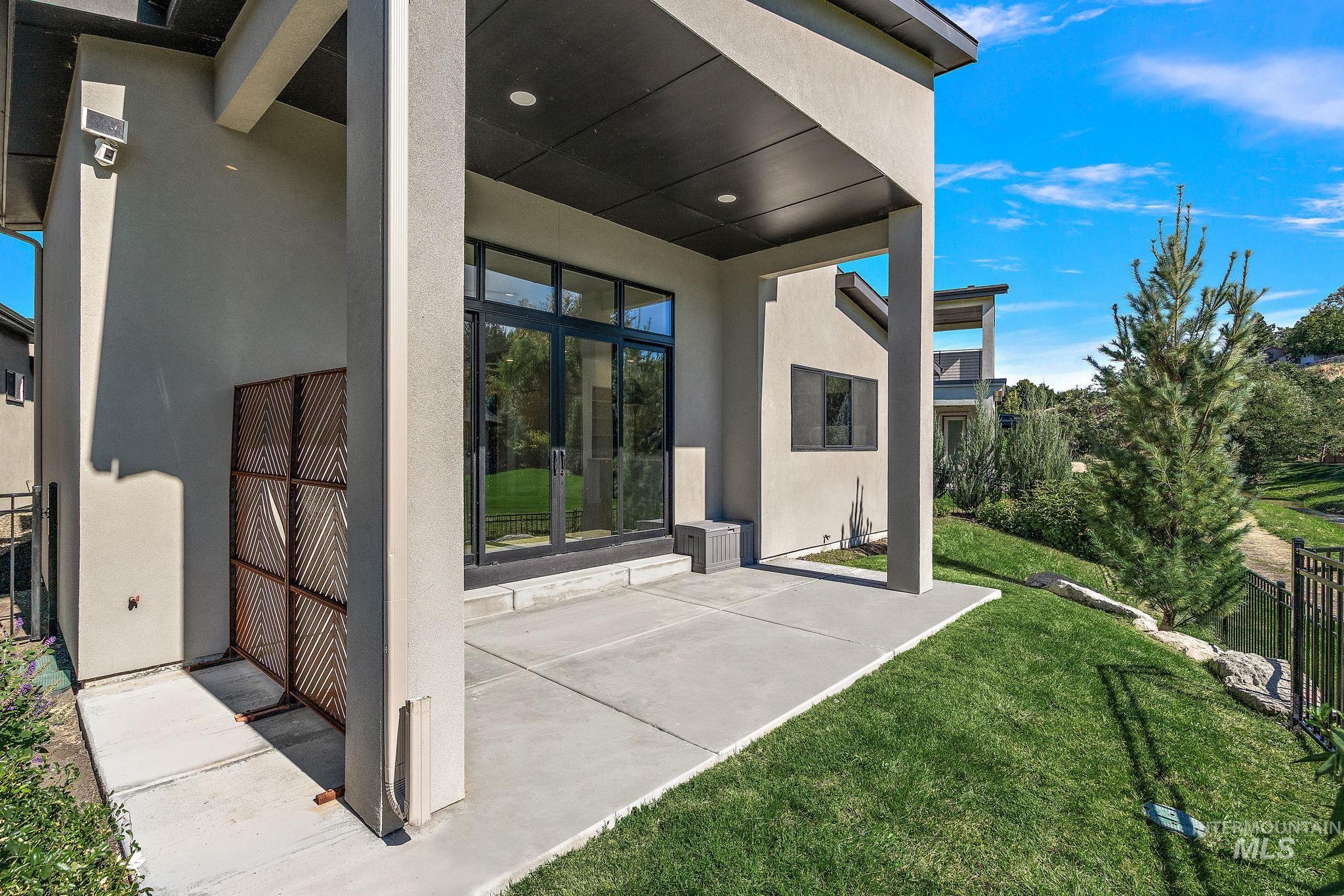 3353 S Eagle Brook Lane, Eagle, Idaho 83616, 3 Bedrooms, 2.5 Bathrooms, Residential For Sale, Price $999,999, 98961813