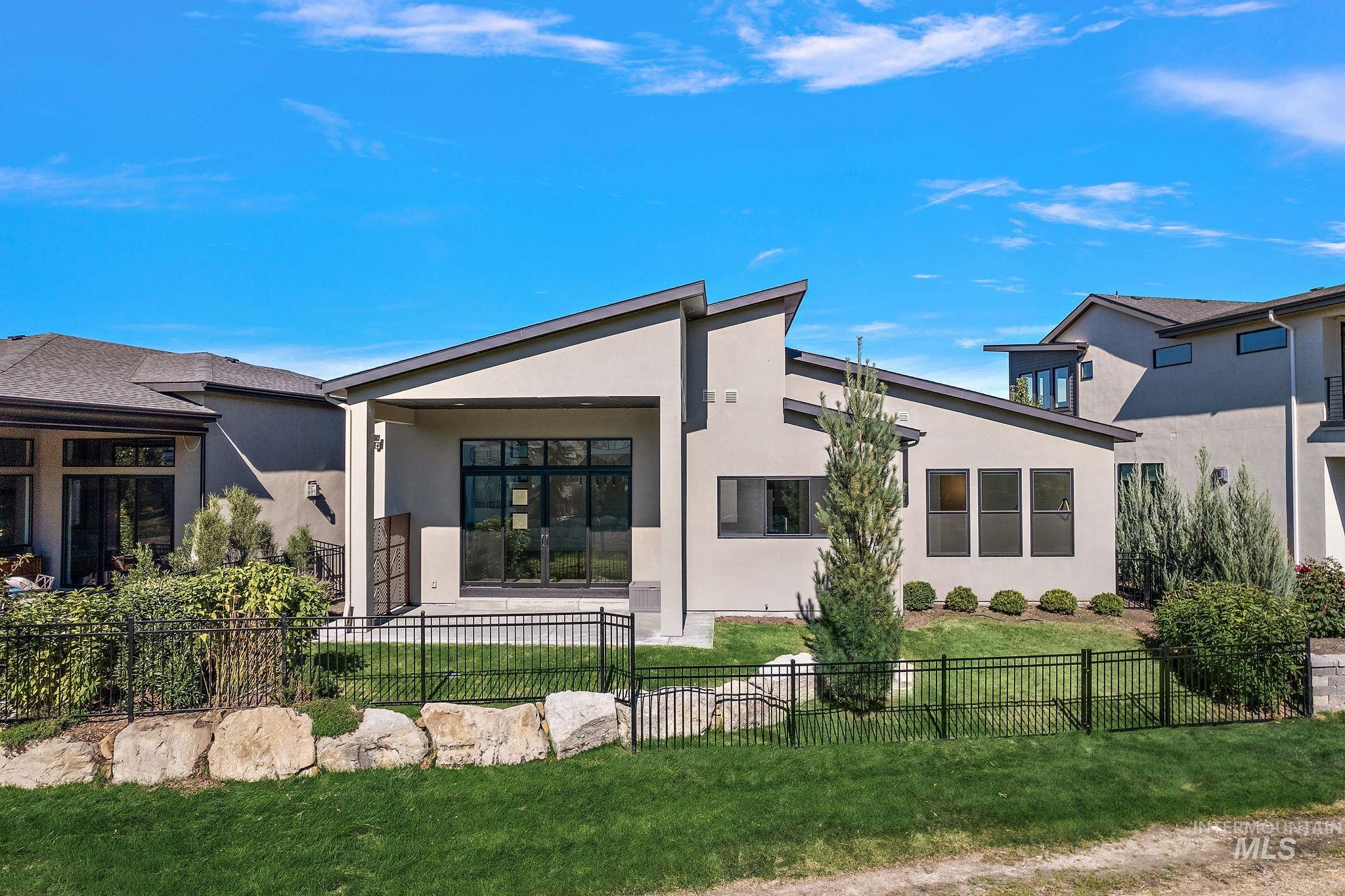 3353 S Eagle Brook Lane, Eagle, Idaho 83616, 3 Bedrooms, 2.5 Bathrooms, Residential For Sale, Price $999,999, 98961813