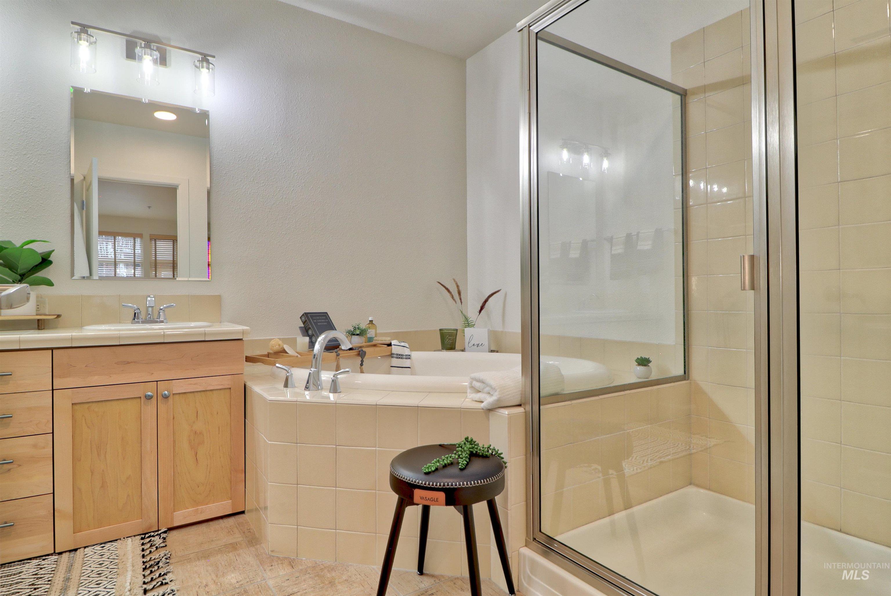 412 S 13th Street, Boise, Idaho 83702-5082, 1 Bedroom, 1.5 Bathrooms, Residential For Sale, Price $474,400, 98961823