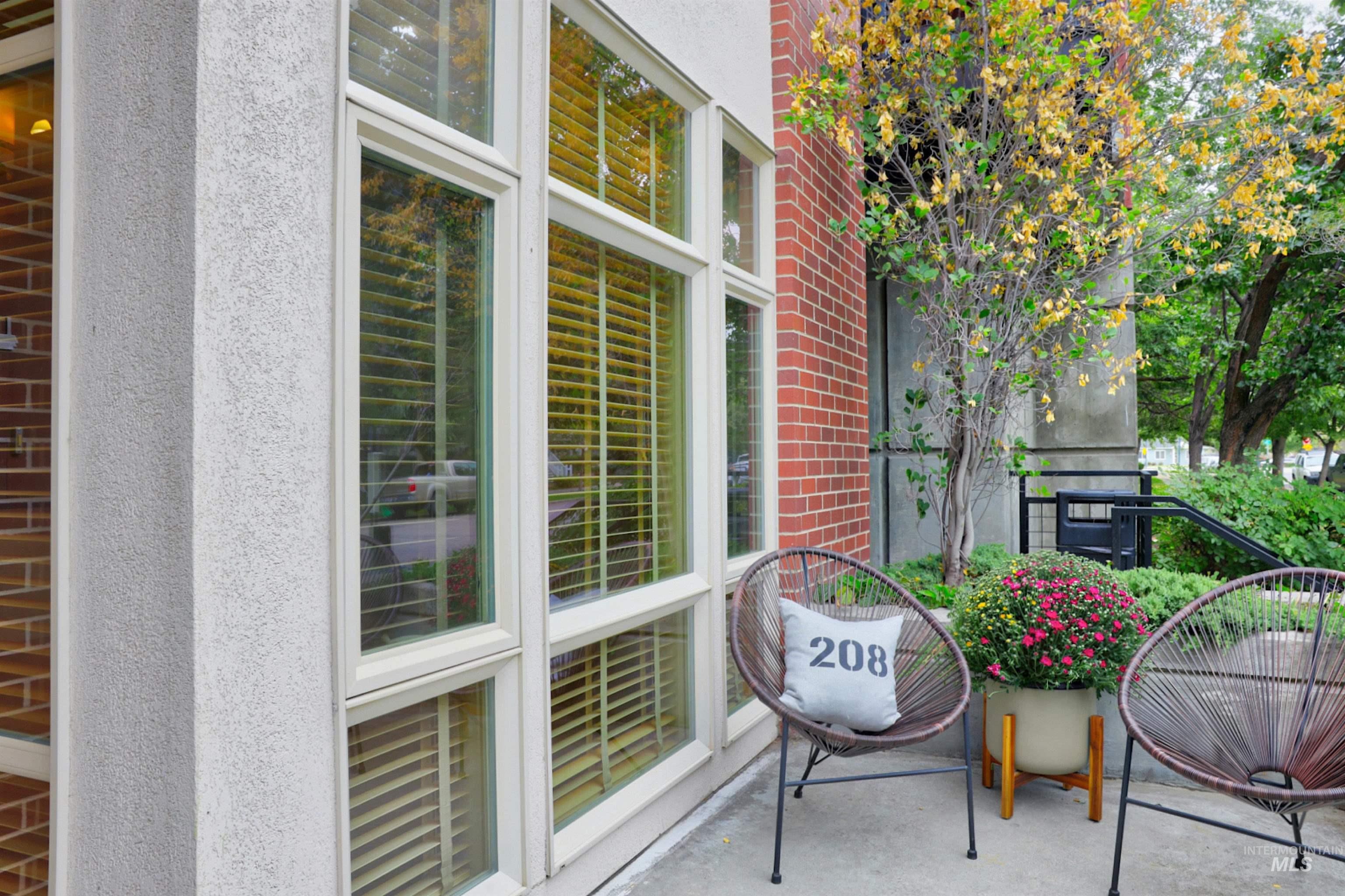 412 S 13th Street, Boise, Idaho 83702-5082, 1 Bedroom, 1.5 Bathrooms, Residential For Sale, Price $474,400, 98961823