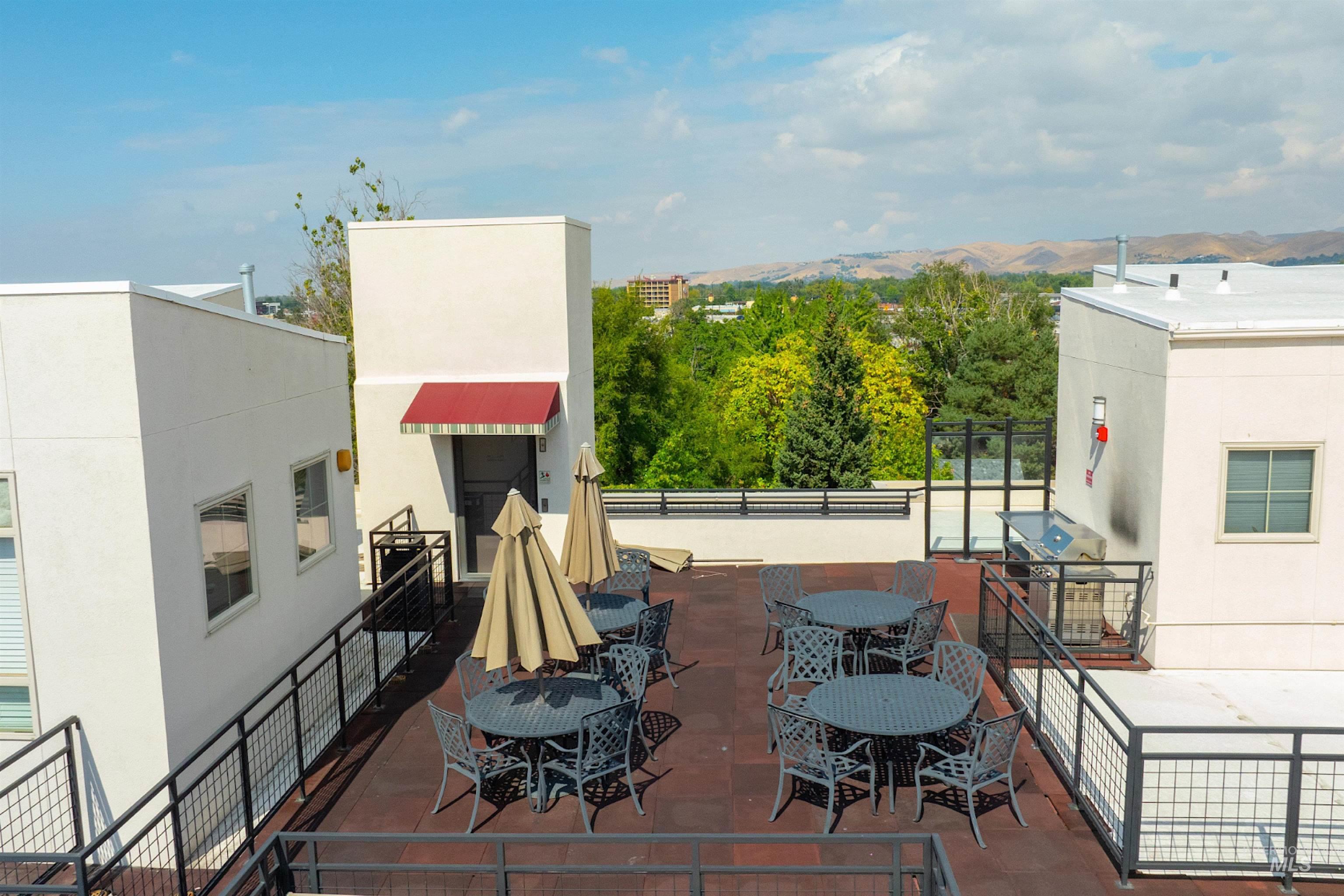 412 S 13th Street, Boise, Idaho 83702-5082, 1 Bedroom, 1.5 Bathrooms, Residential For Sale, Price $474,400, 98961823