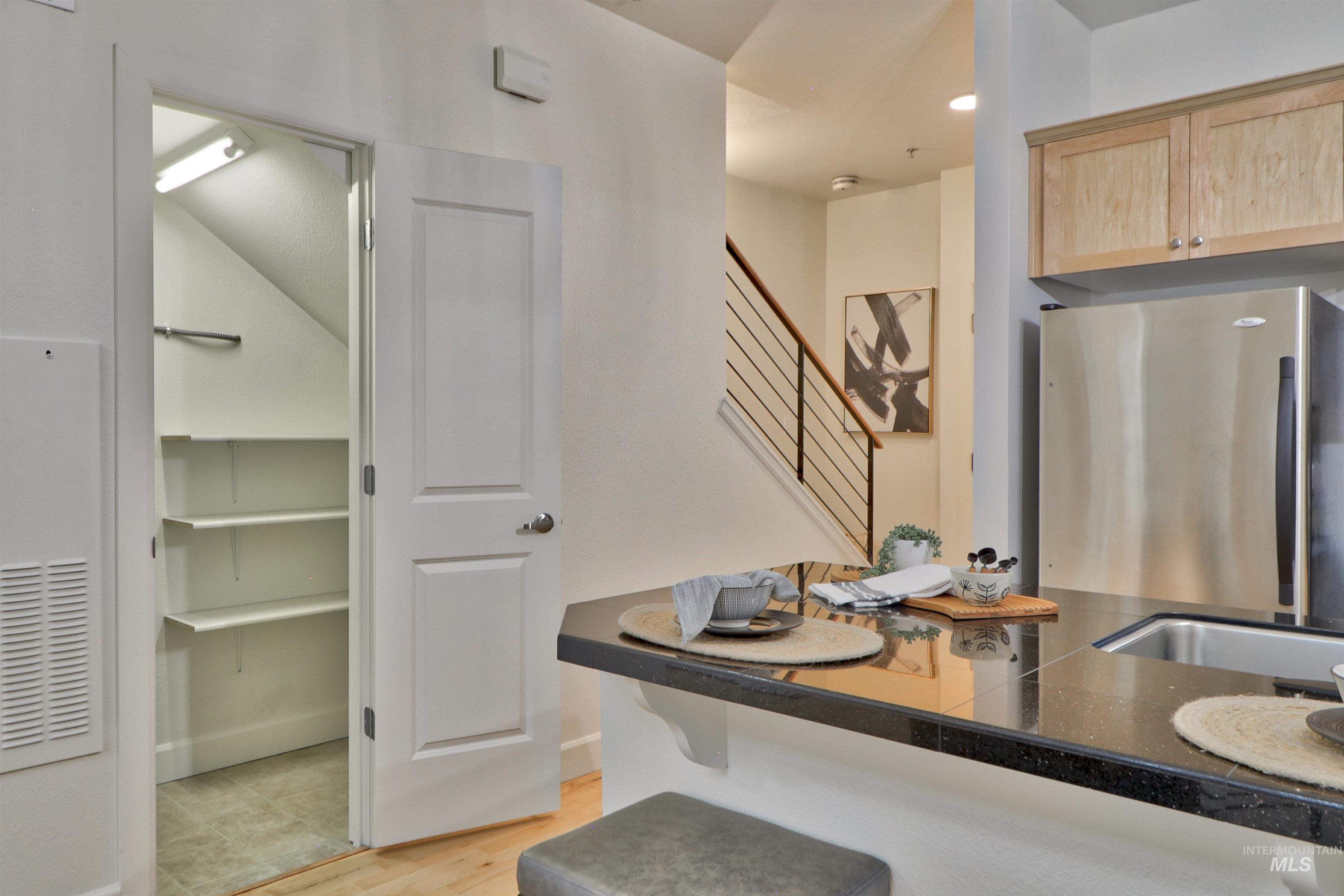 412 S 13th Street, Boise, Idaho 83702-5082, 1 Bedroom, 1.5 Bathrooms, Residential For Sale, Price $474,400, 98961823