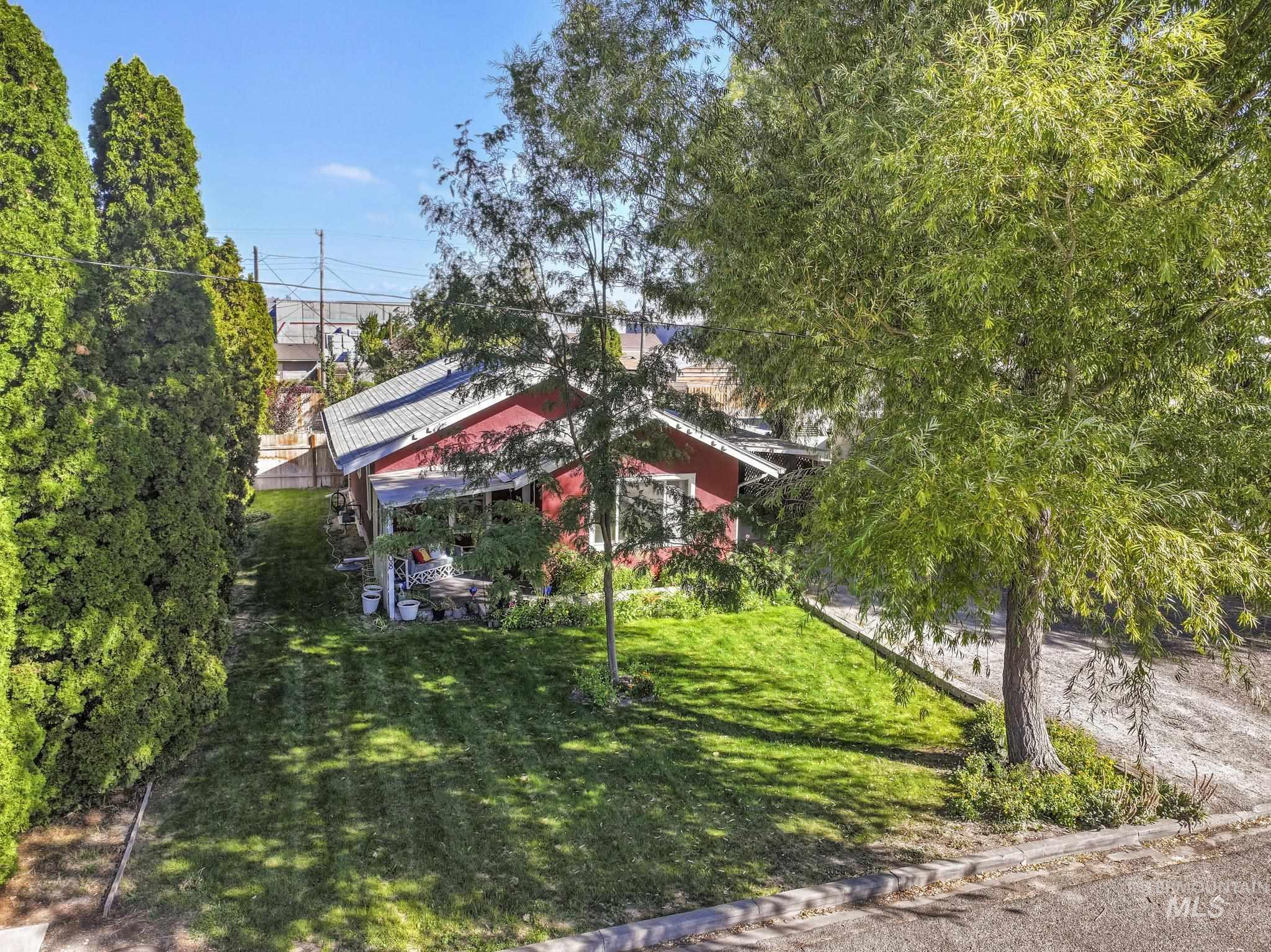 View of front of property featuring a front lawn