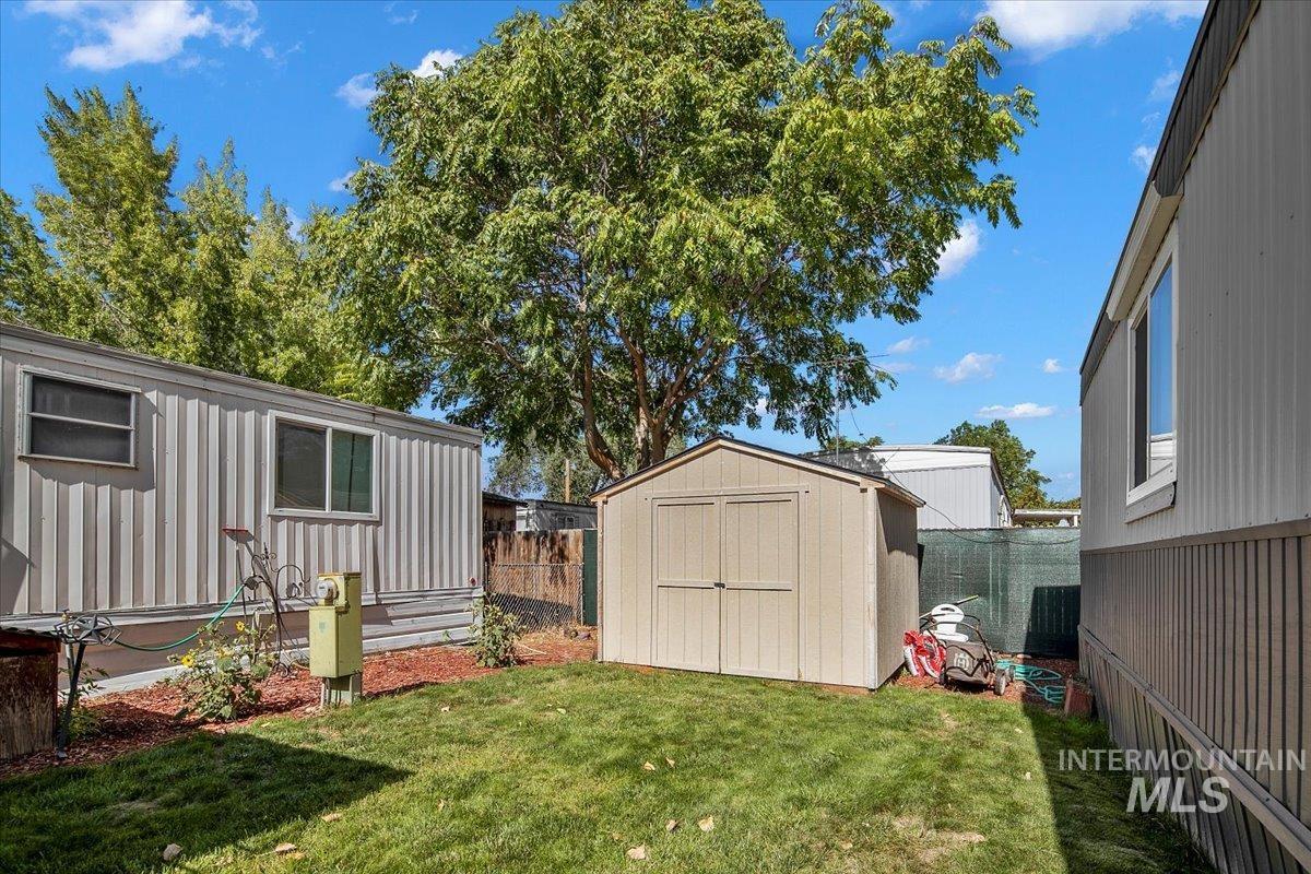 View of yard featuring a storage shed
