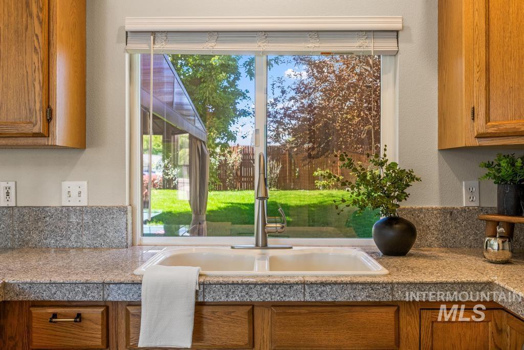 713 S Winthrop Way, Boise, Idaho 83709, 4 Bedrooms, 2.5 Bathrooms, Residential For Sale, Price $478,000, 98961852