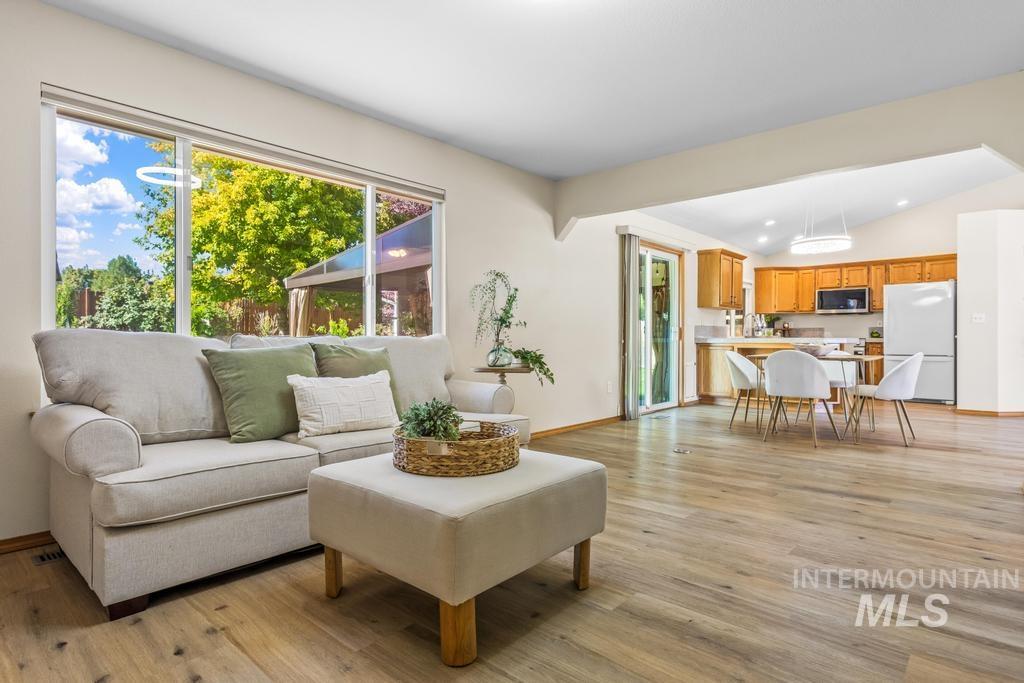 713 S Winthrop Way, Boise, Idaho 83709, 4 Bedrooms, 2.5 Bathrooms, Residential For Sale, Price $478,000, 98961852