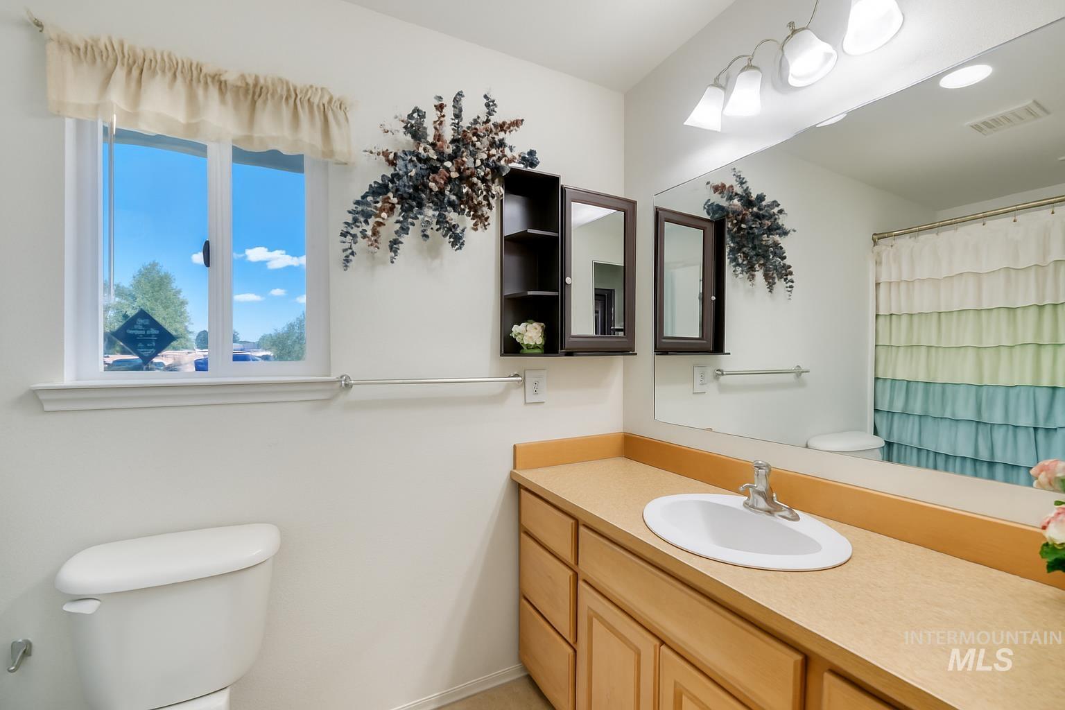 577 Hunter Ave, Twin Falls, Idaho 83301, 4 Bedrooms, 2.5 Bathrooms, Residential For Sale, Price $380,000, 98961856