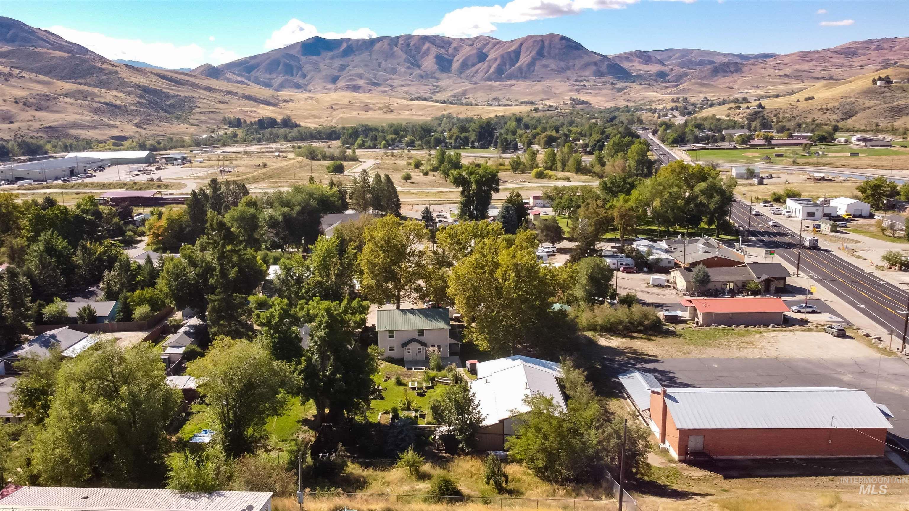 Aerial view of property and surrounding area with mountains