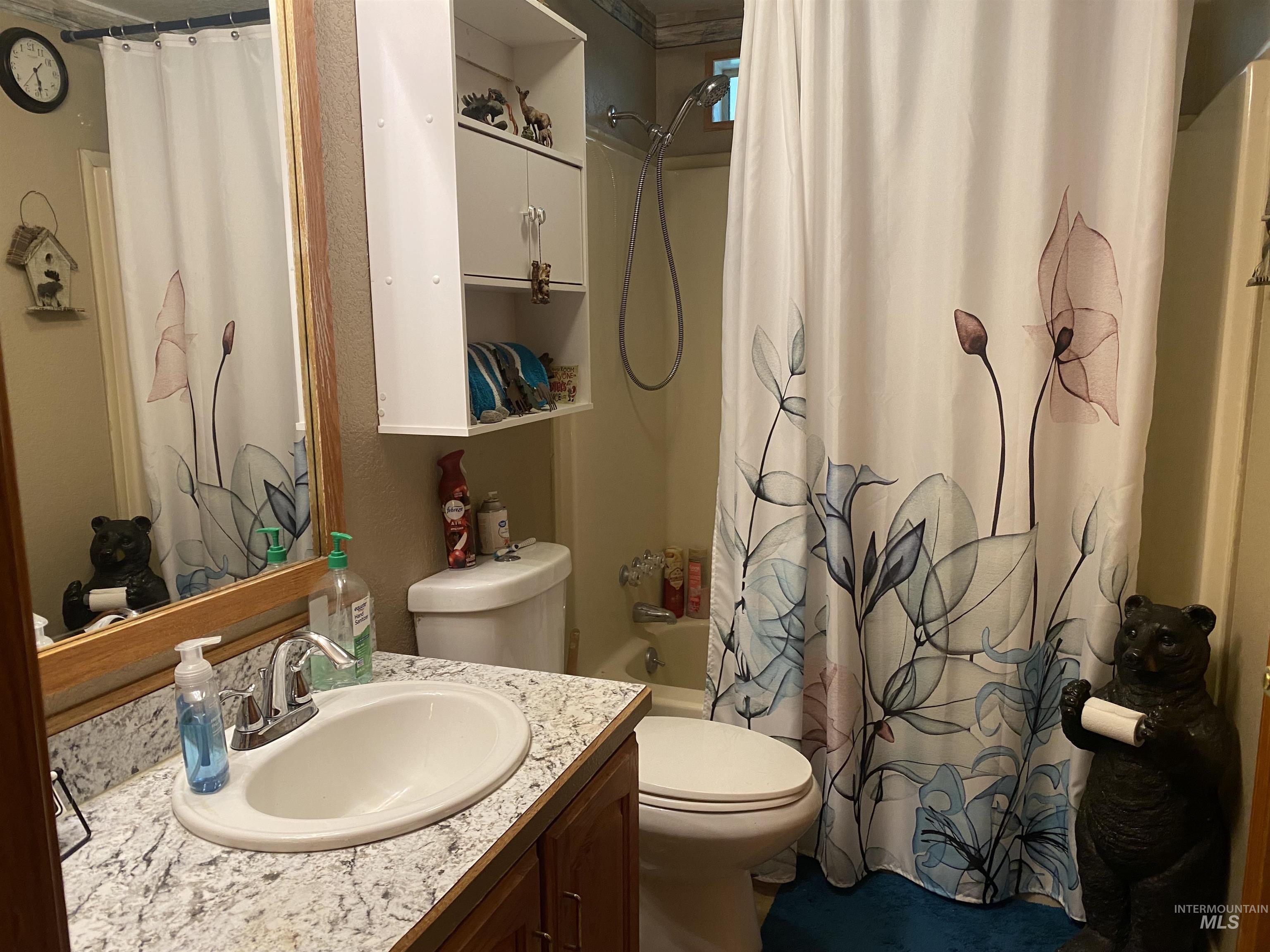 Bathroom with vanity and shower / bathtub combination with curtain