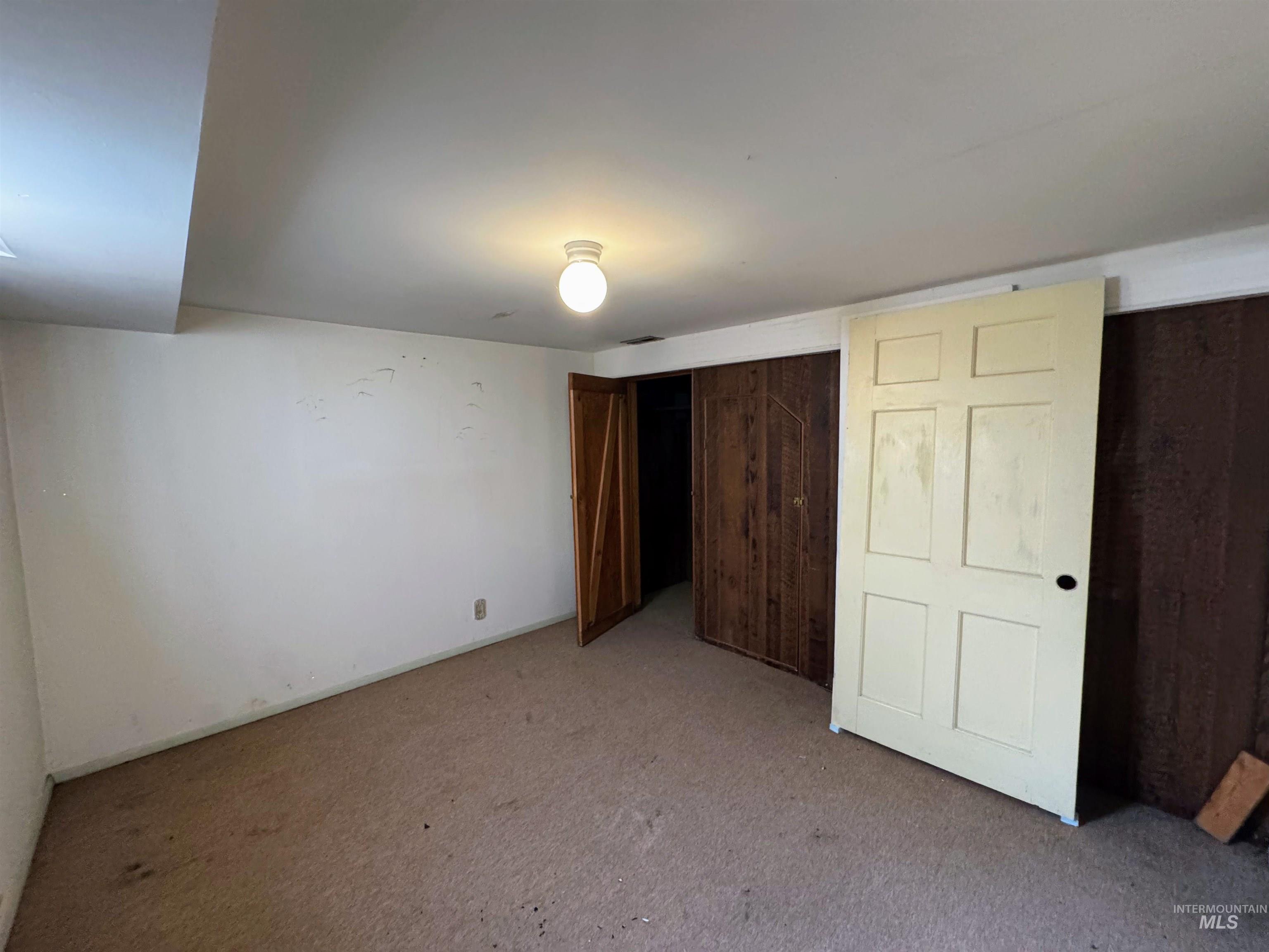 Unfurnished bedroom with carpet and a closet