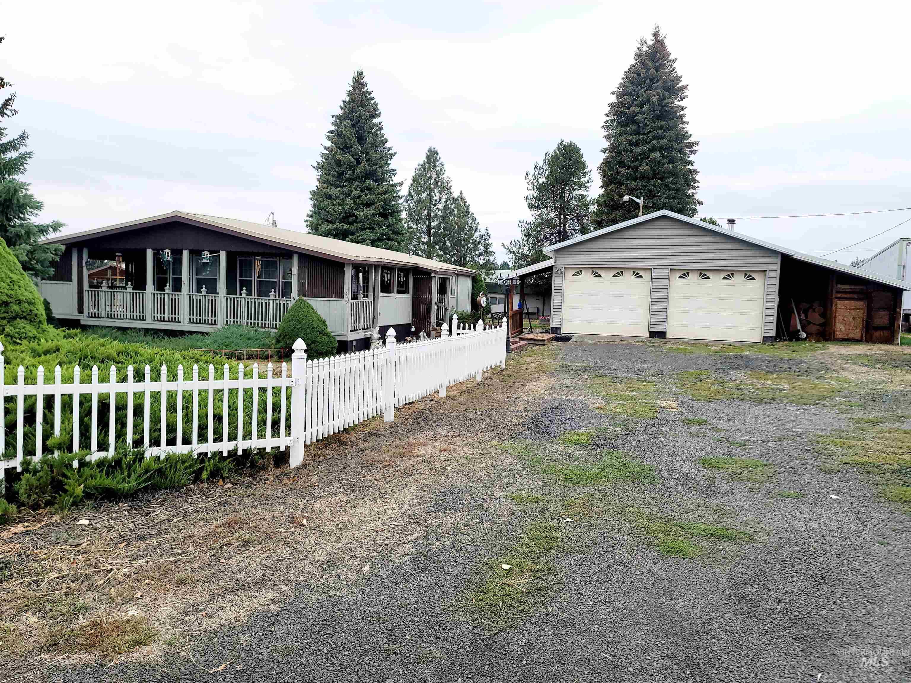 405 N 2nd St. W, Weippe, Idaho 83553, 4 Bedrooms, 2 Bathrooms, Residential For Sale, Price $230,000, 98961884