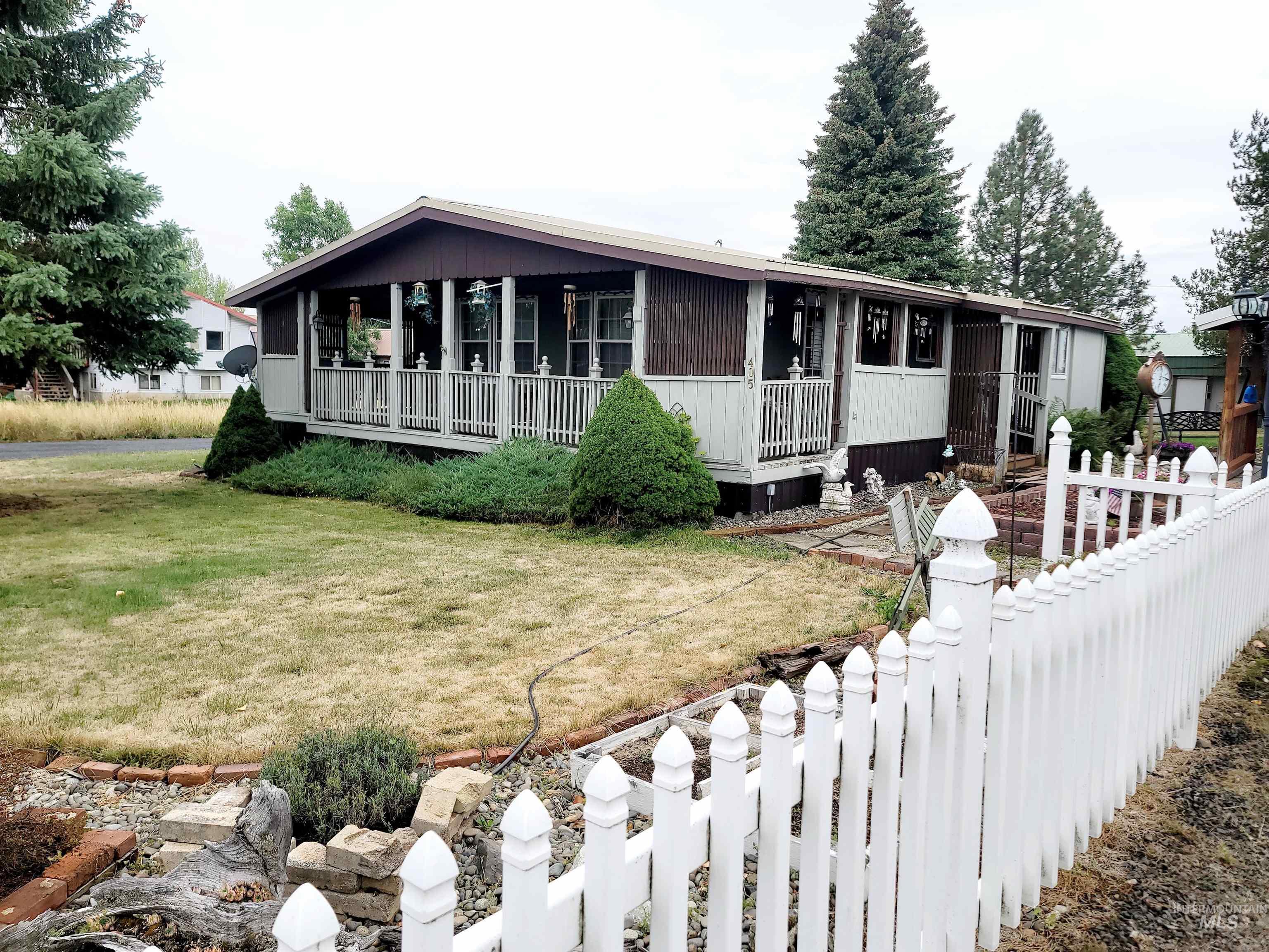 405 N 2nd St. W, Weippe, Idaho 83553, 4 Bedrooms, 2 Bathrooms, Residential For Sale, Price $230,000, 98961884