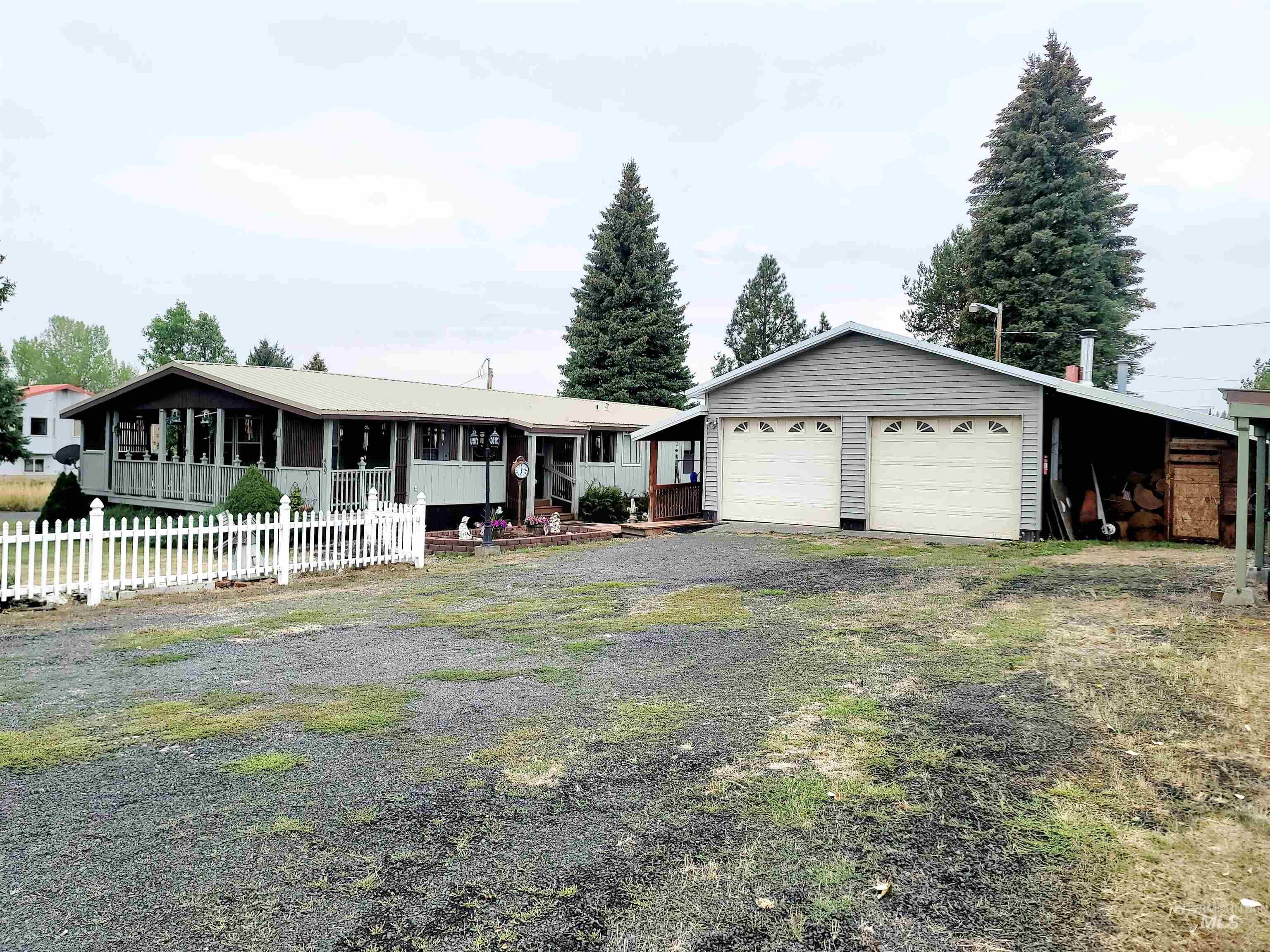 405 N 2nd St. W, Weippe, Idaho 83553, 4 Bedrooms, 2 Bathrooms, Residential For Sale, Price $230,000, 98961884