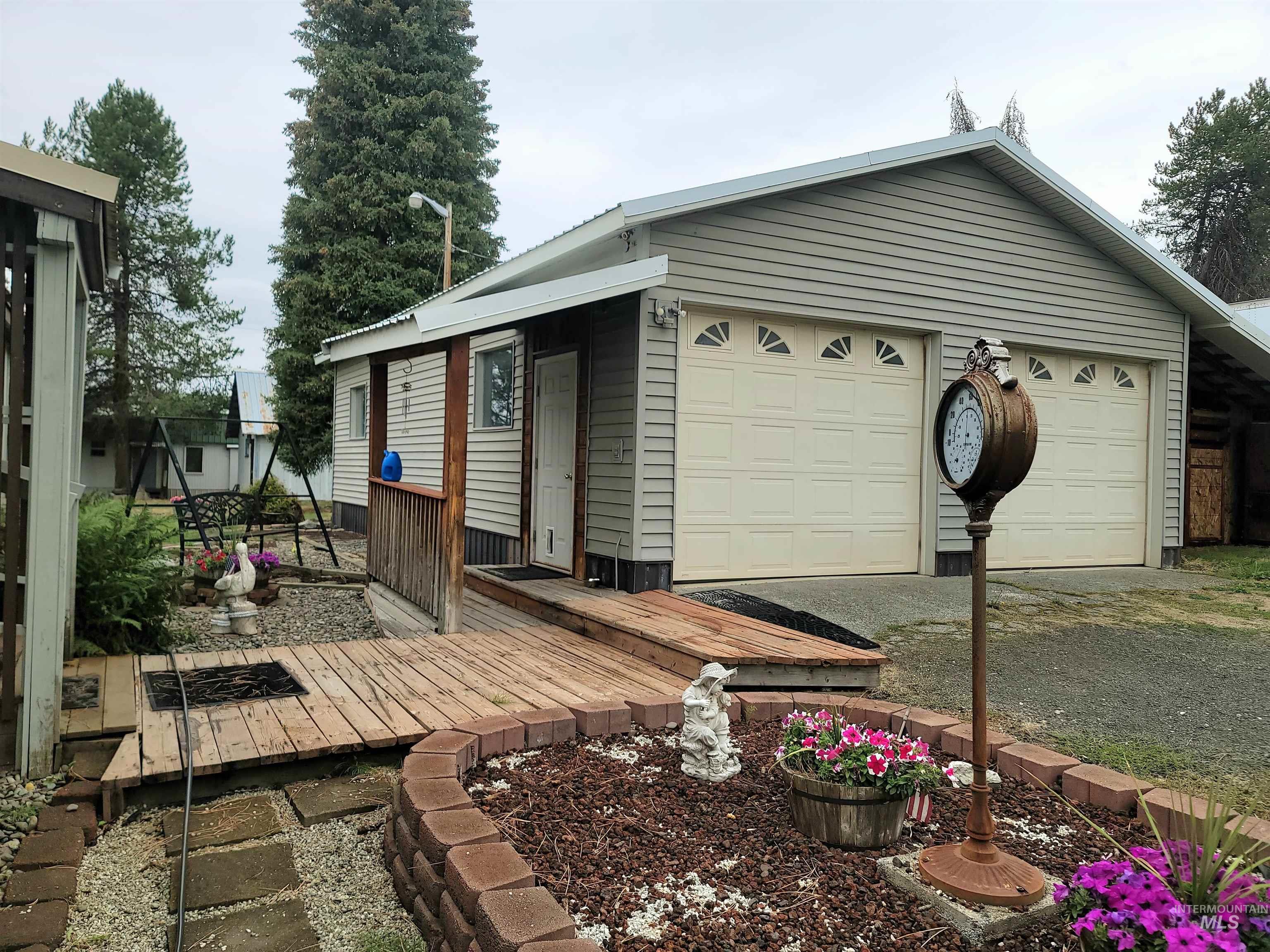 405 N 2nd St. W, Weippe, Idaho 83553, 4 Bedrooms, 2 Bathrooms, Residential For Sale, Price $230,000, 98961884