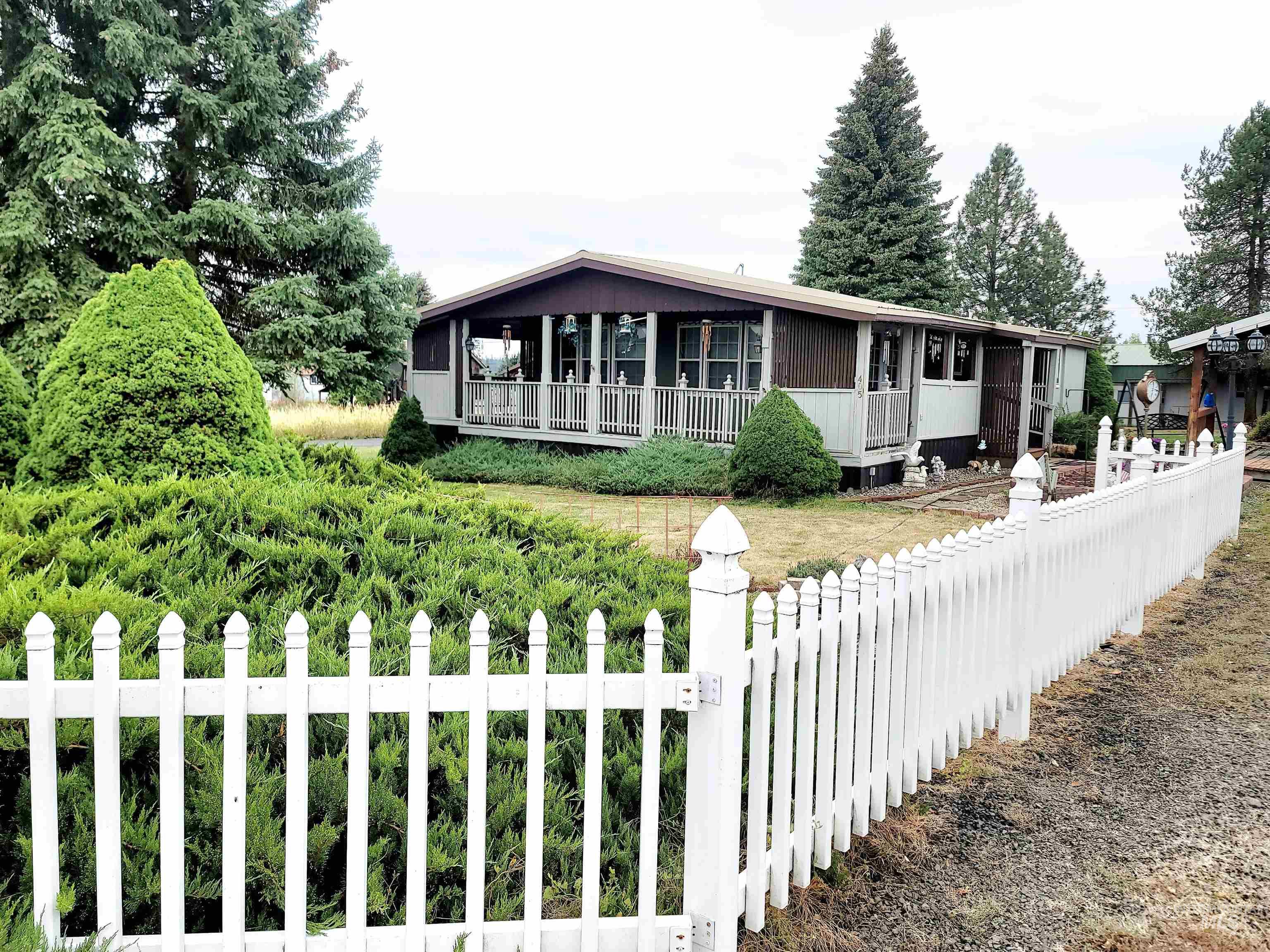 405 N 2nd St. W, Weippe, Idaho 83553, 4 Bedrooms, 2 Bathrooms, Residential For Sale, Price $230,000, 98961884
