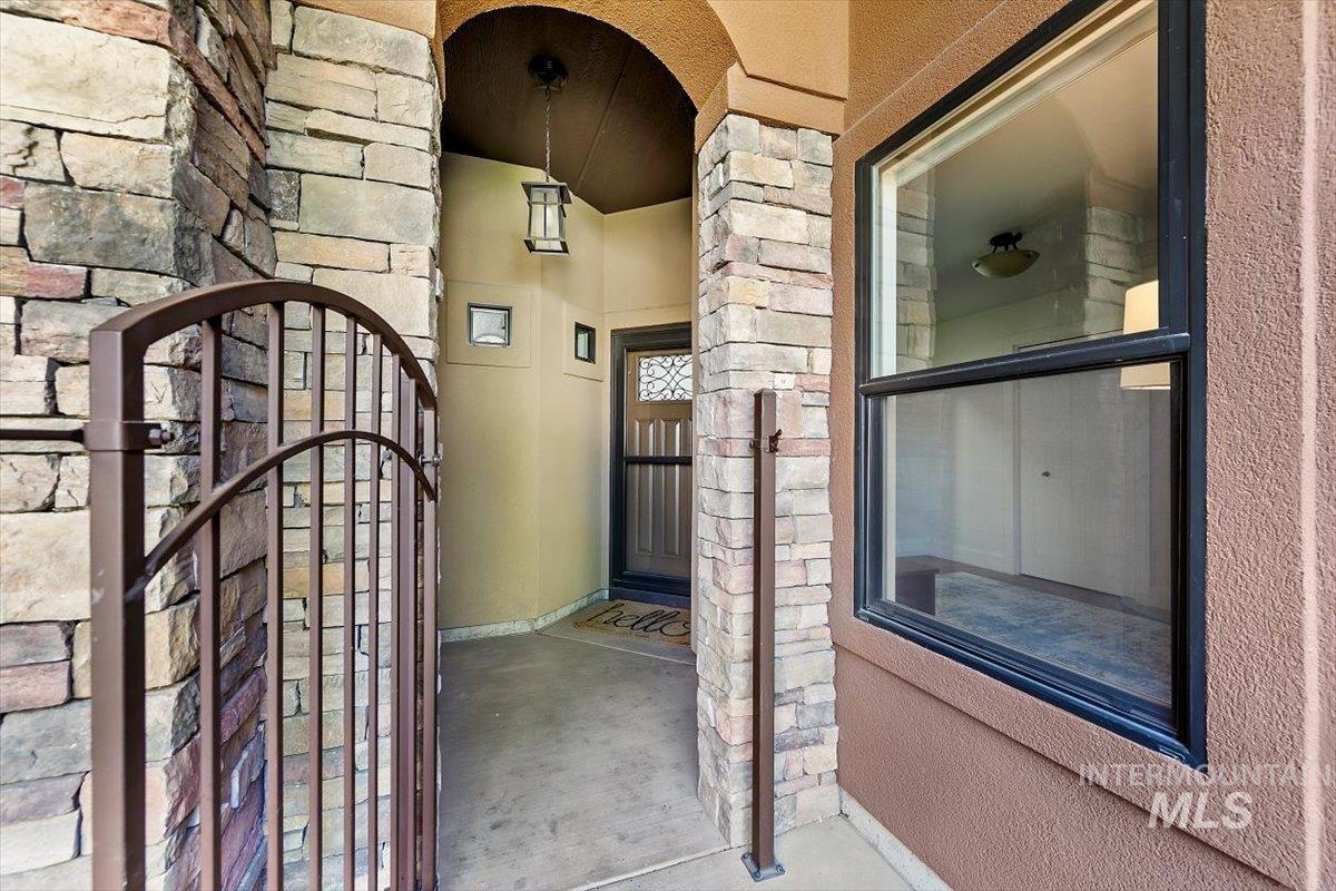 161 E Cholla Hills St, Meridian, Idaho 83646, 2 Bedrooms, 2 Bathrooms, Residential For Sale, Price $425,000, 98961920