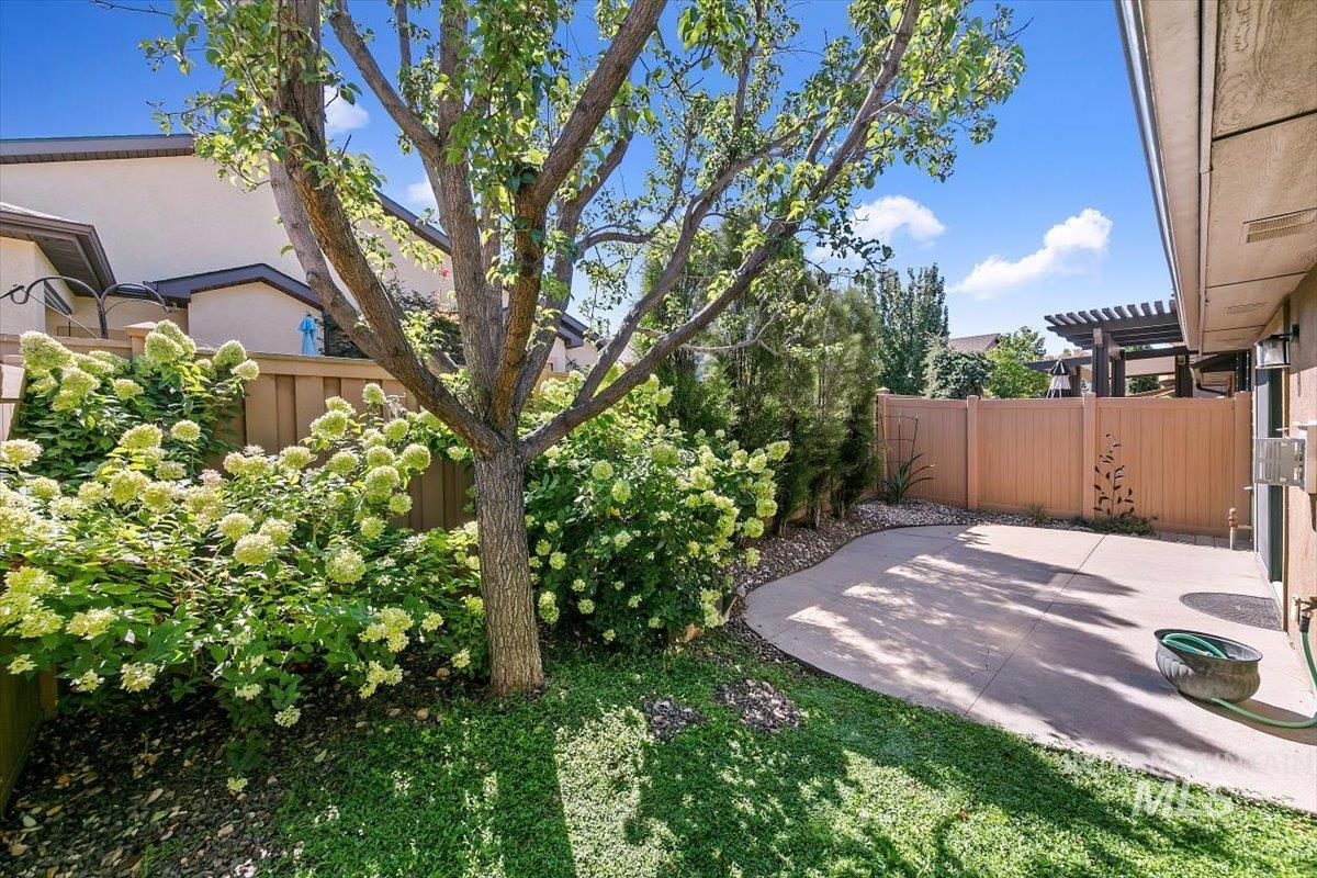 161 E Cholla Hills St, Meridian, Idaho 83646, 2 Bedrooms, 2 Bathrooms, Residential For Sale, Price $425,000, 98961920