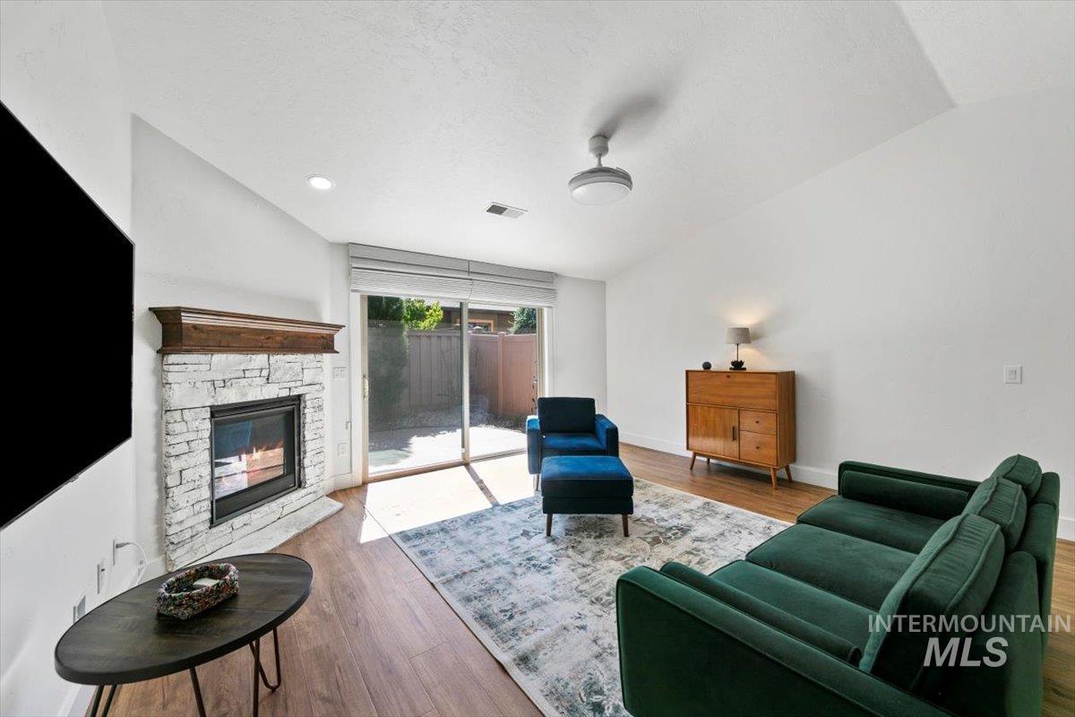 161 E Cholla Hills St, Meridian, Idaho 83646, 2 Bedrooms, 2 Bathrooms, Residential For Sale, Price $425,000, 98961920