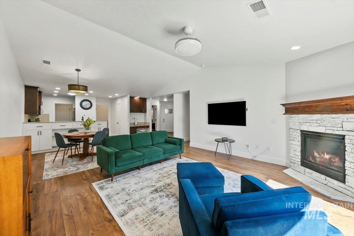 161 E Cholla Hills St, Meridian, Idaho 83646, 2 Bedrooms, 2 Bathrooms, Residential For Sale, Price $425,000, 98961920