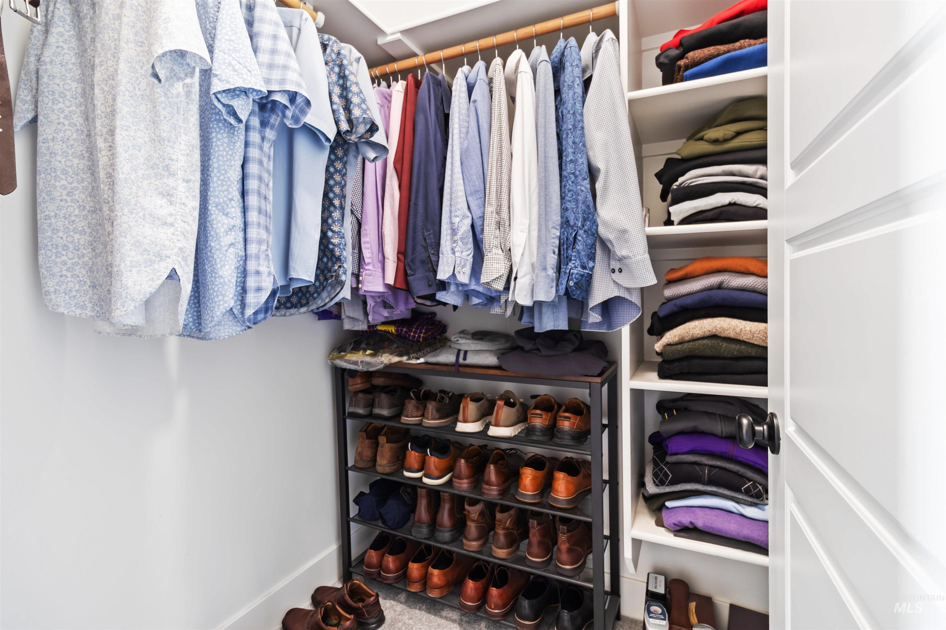 Master Bedroom Walking Closet.