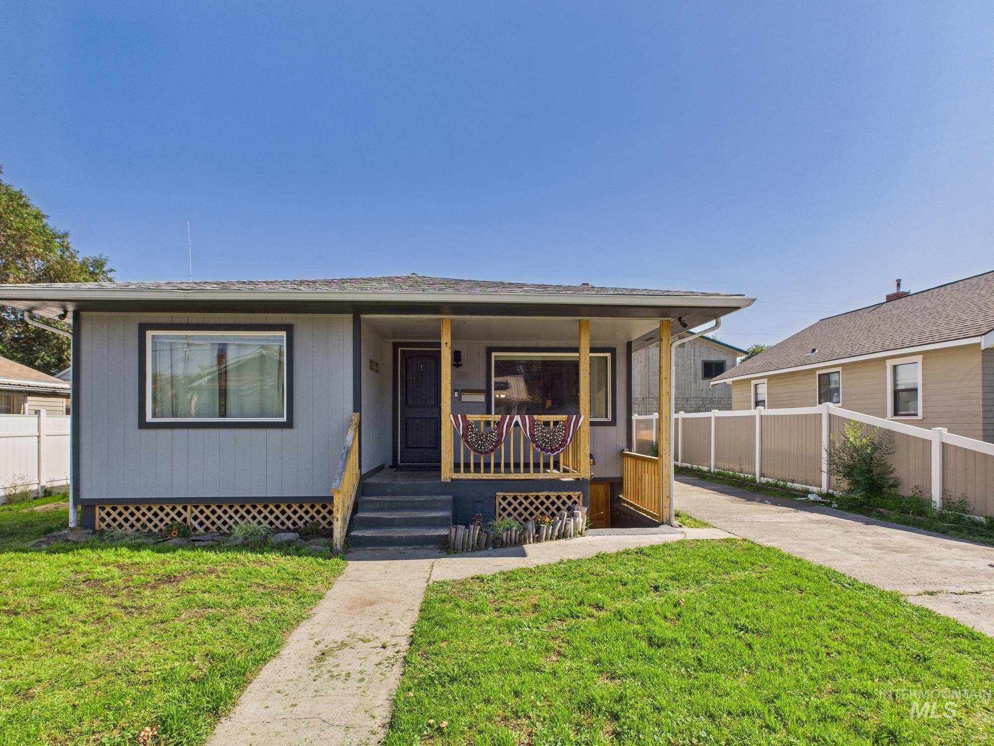 705 12th Street, Clarkston, Washington 99403, 4 Bedrooms, 2 Bathrooms, Residential For Sale, Price $355,000, 98961933