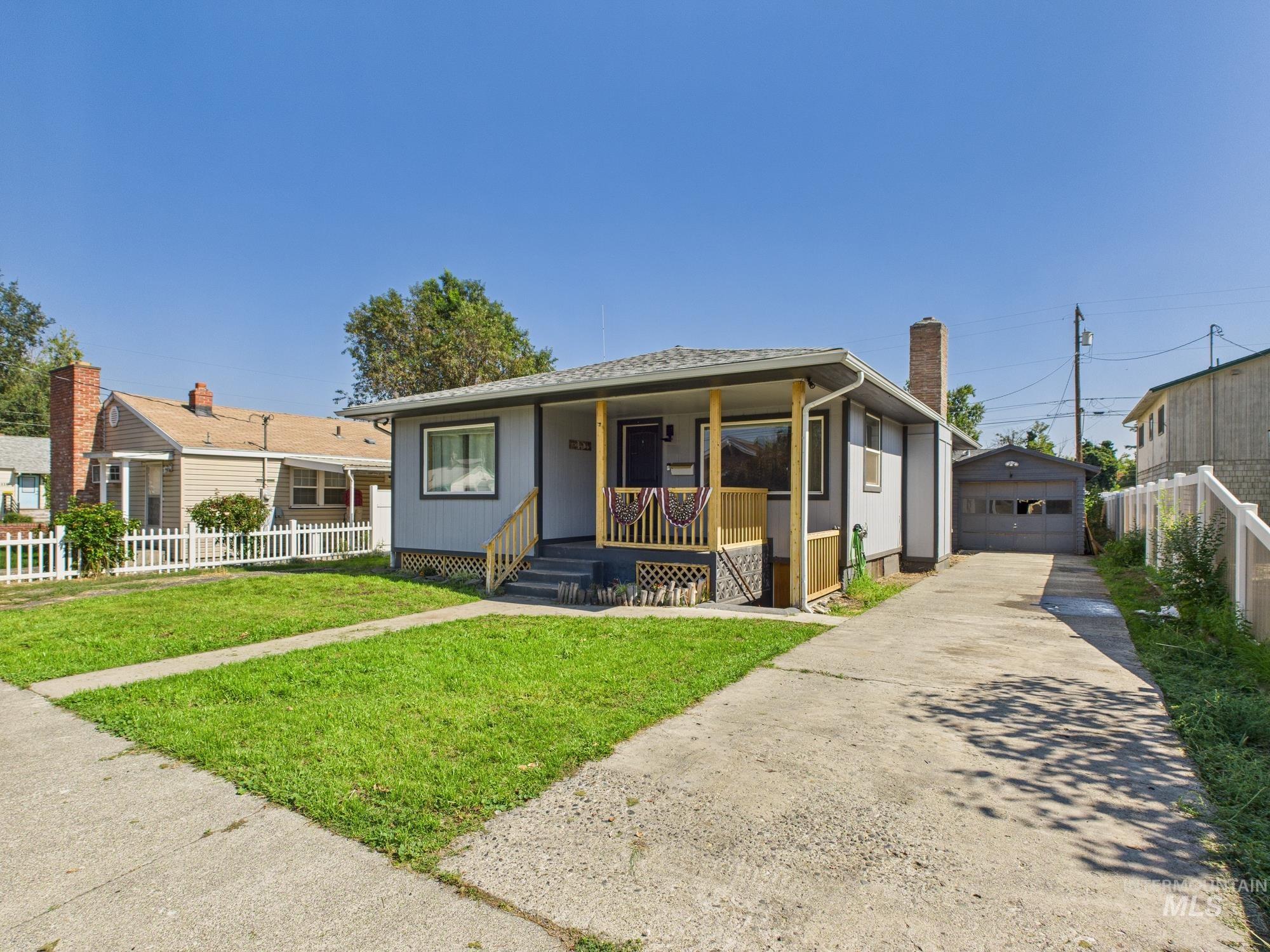 705 12th Street, Clarkston, Washington 99403, 4 Bedrooms, 2 Bathrooms, Residential For Sale, Price $355,000, 98961933