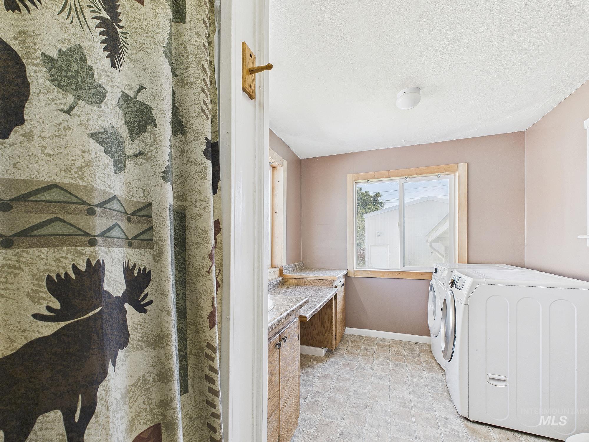 705 12th Street, Clarkston, Washington 99403, 4 Bedrooms, 2 Bathrooms, Residential For Sale, Price $355,000, 98961933